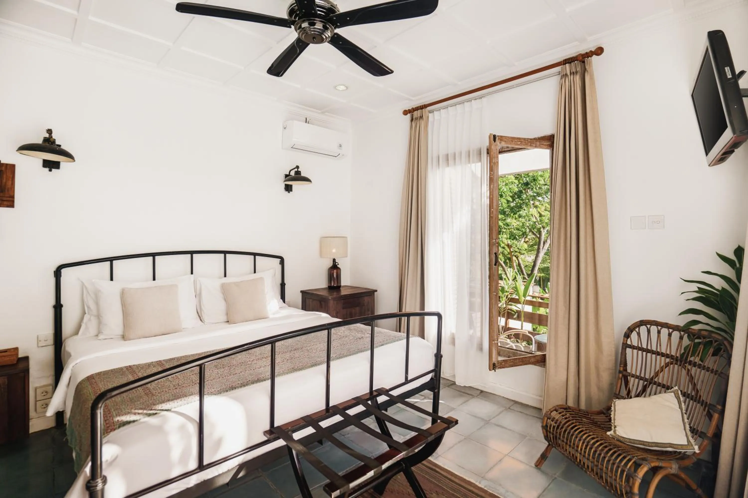 Bed in Brown Feather Hotel