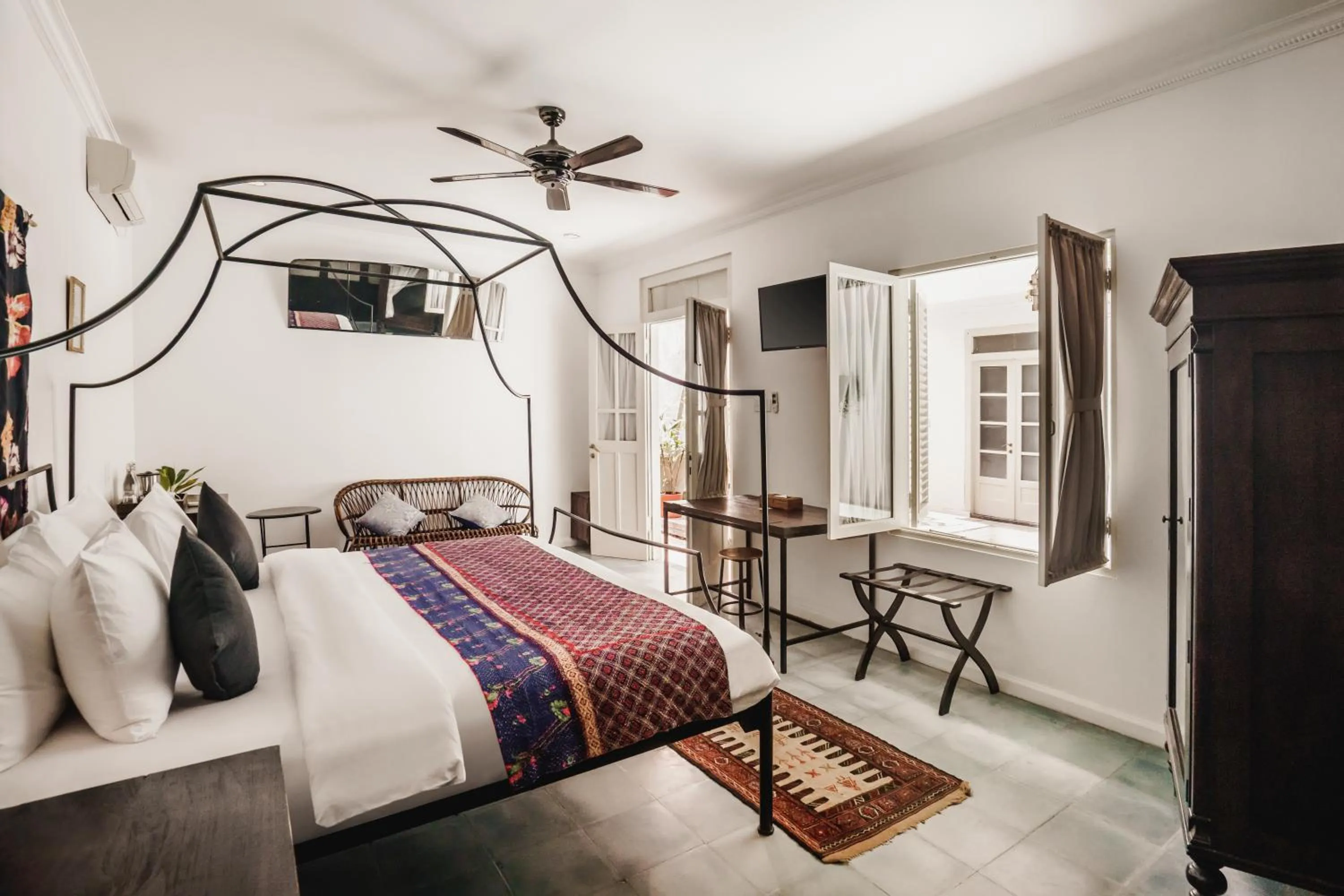 Bedroom, Bed in Brown Feather Hotel