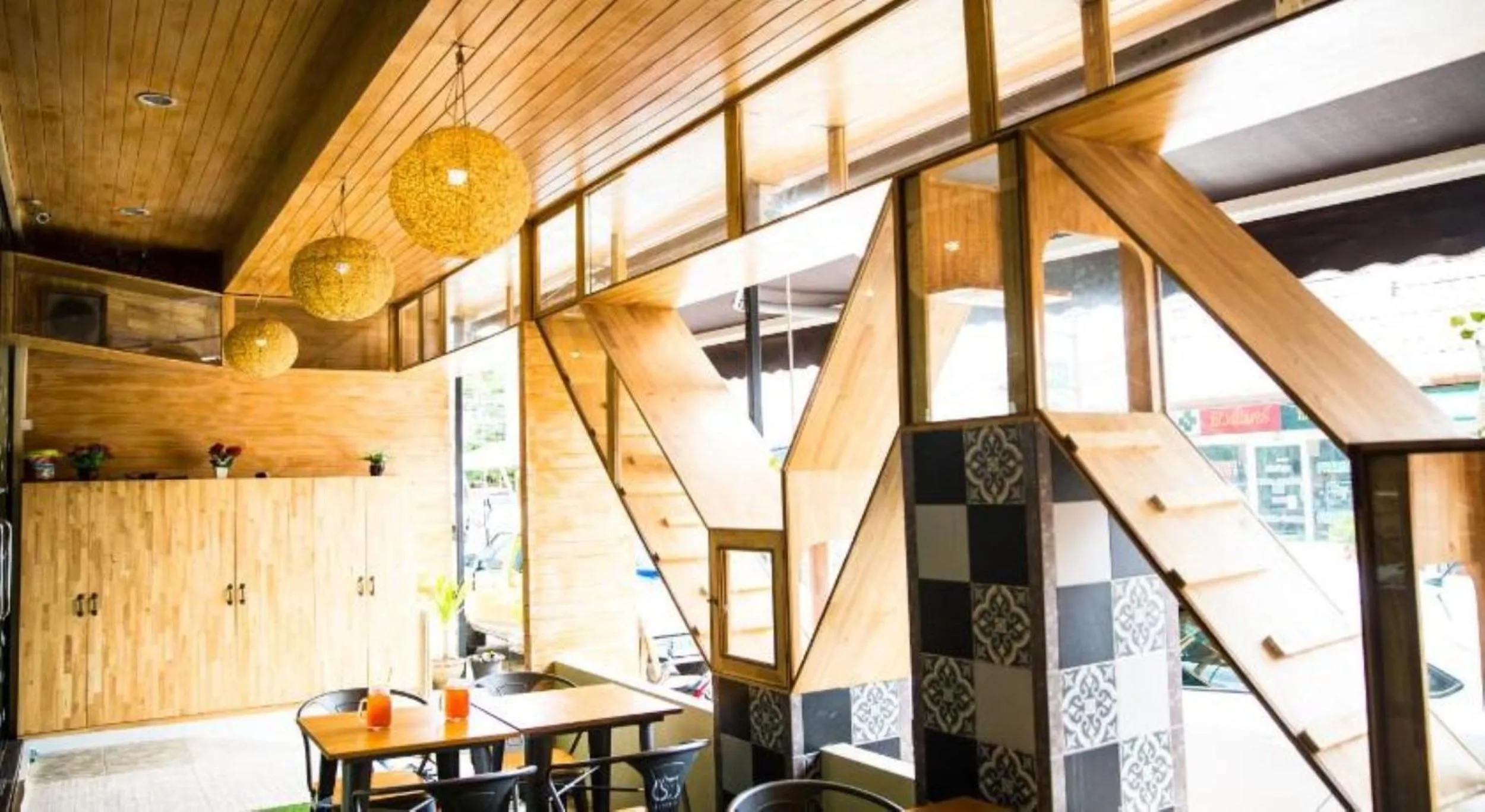 Restaurant/places to eat in Cat Story Hotel