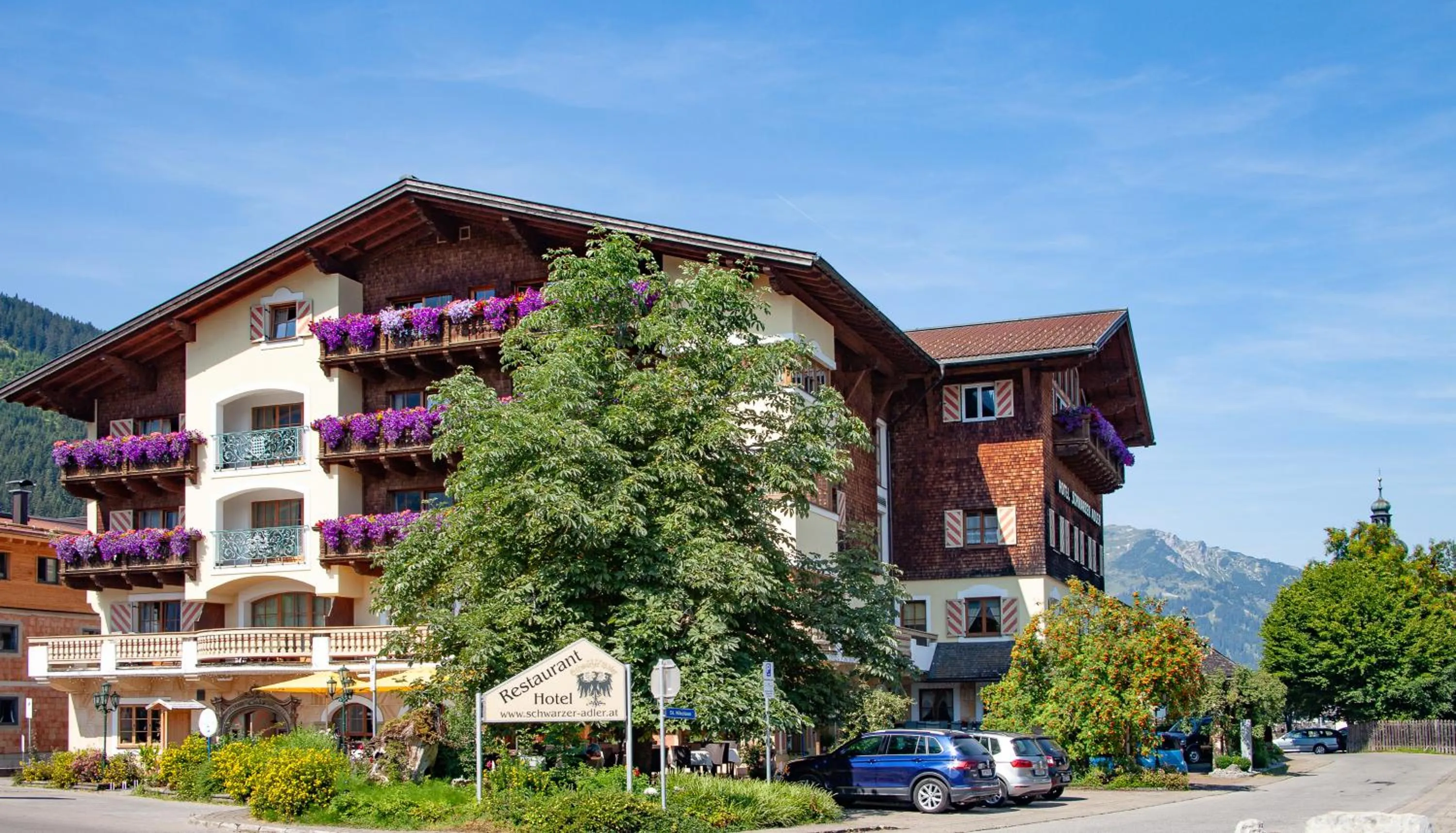 Property building in Das Traditionshotel Schwarzer Adler