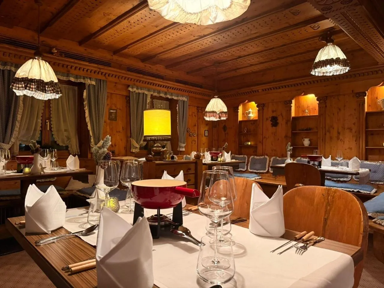 Restaurant/places to eat in Das Traditionshotel Schwarzer Adler
