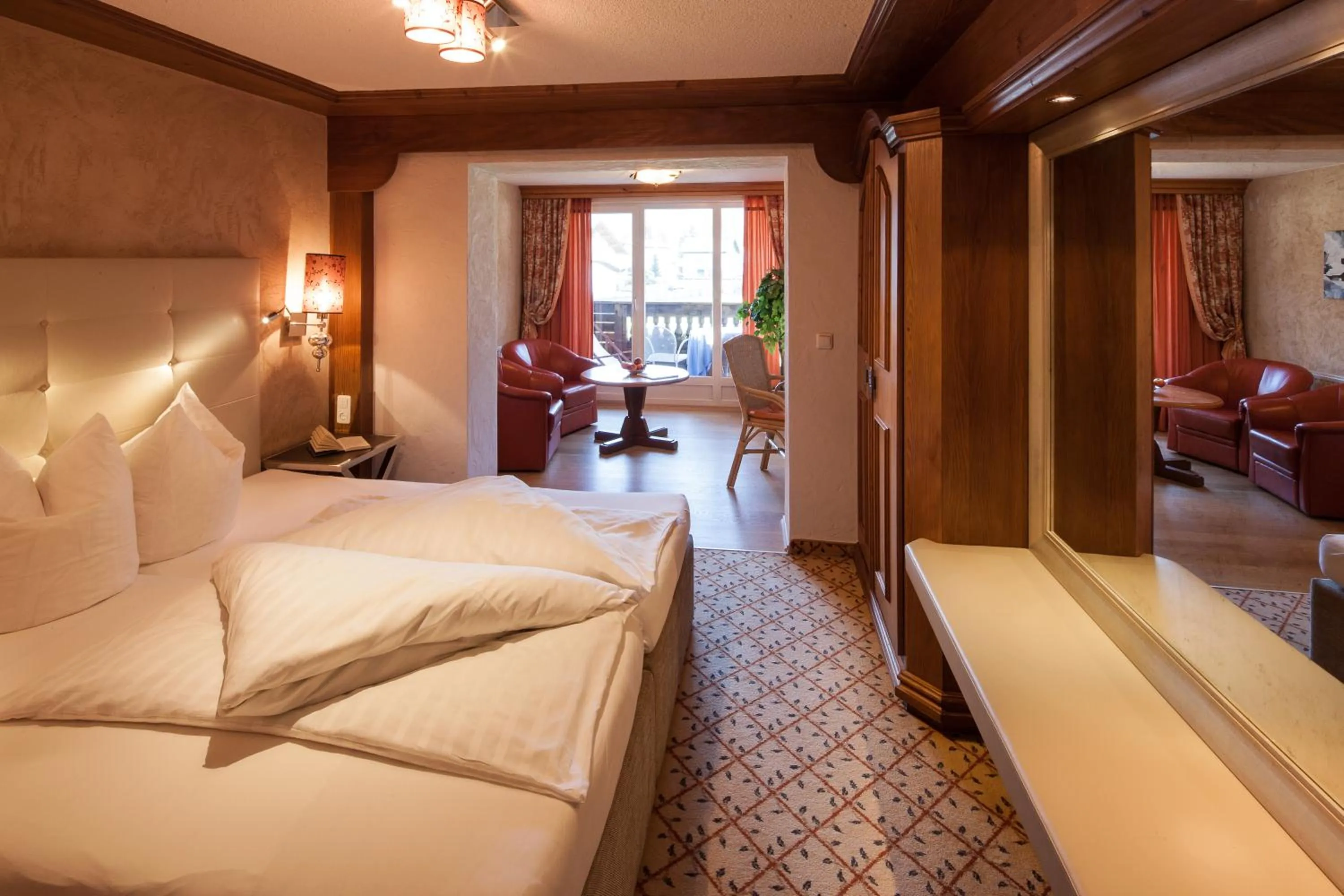 Photo of the whole room, Bed in Das Traditionshotel Schwarzer Adler