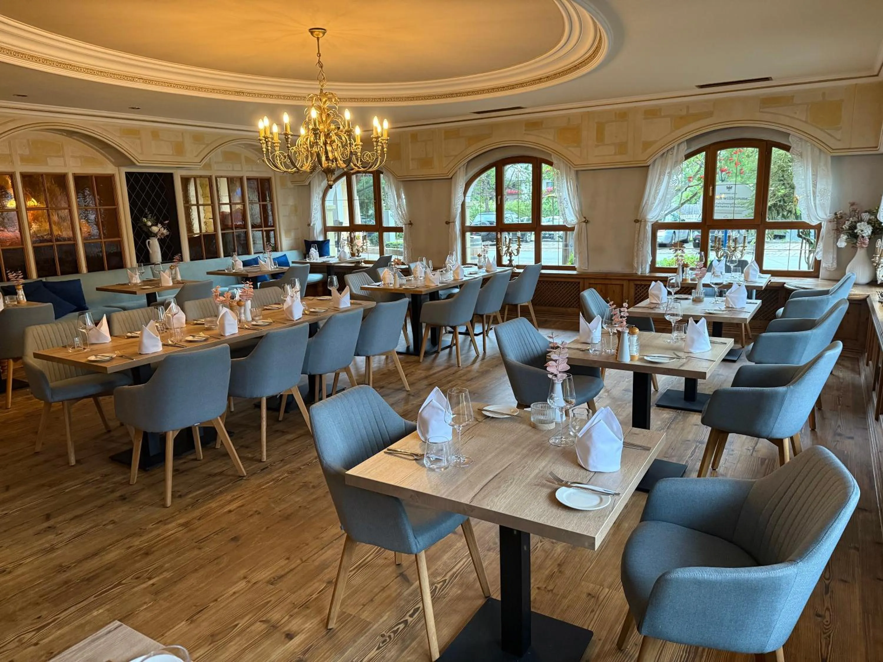 Restaurant/places to eat in Das Traditionshotel Schwarzer Adler