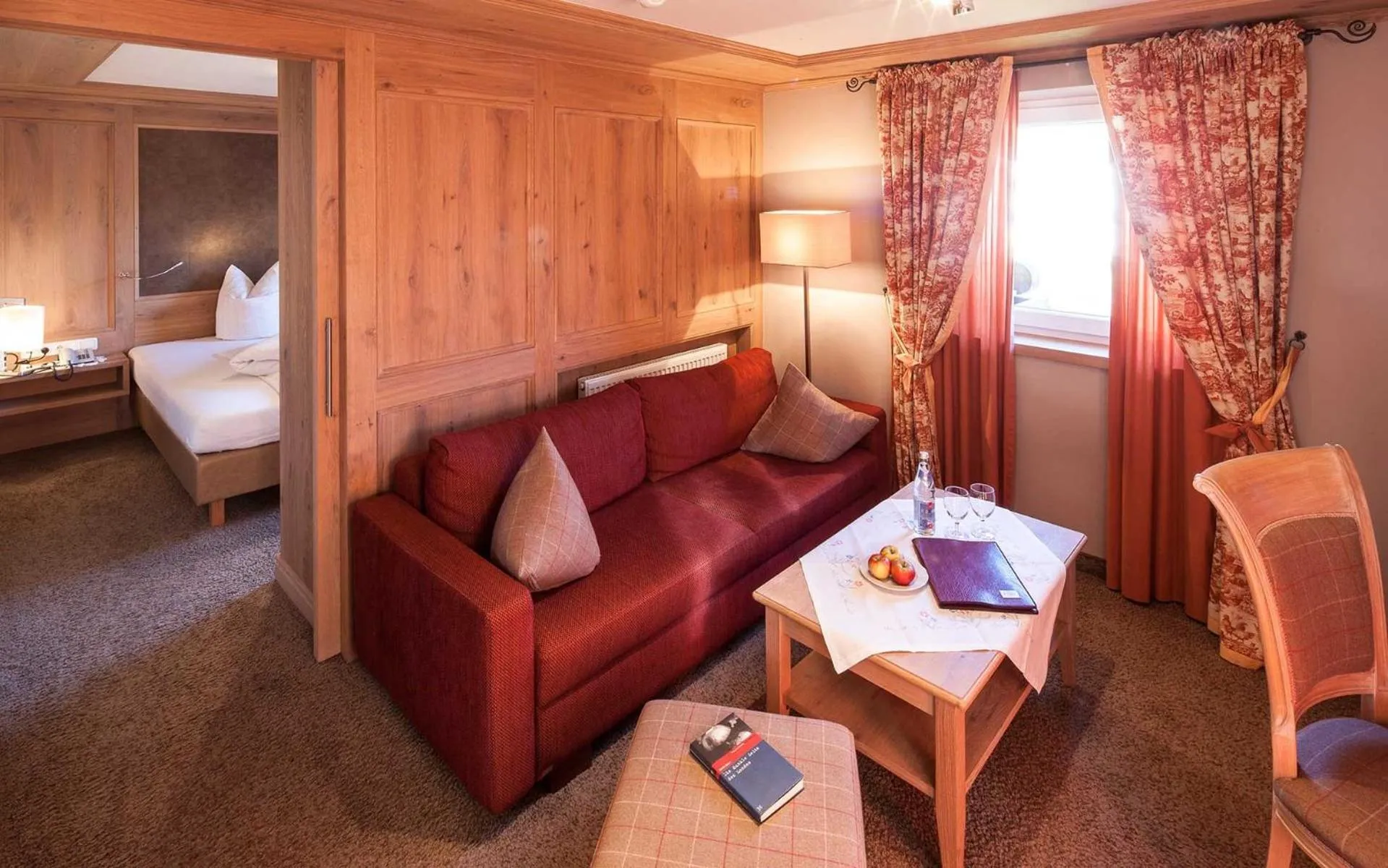 Photo of the whole room, Bed in Das Traditionshotel Schwarzer Adler