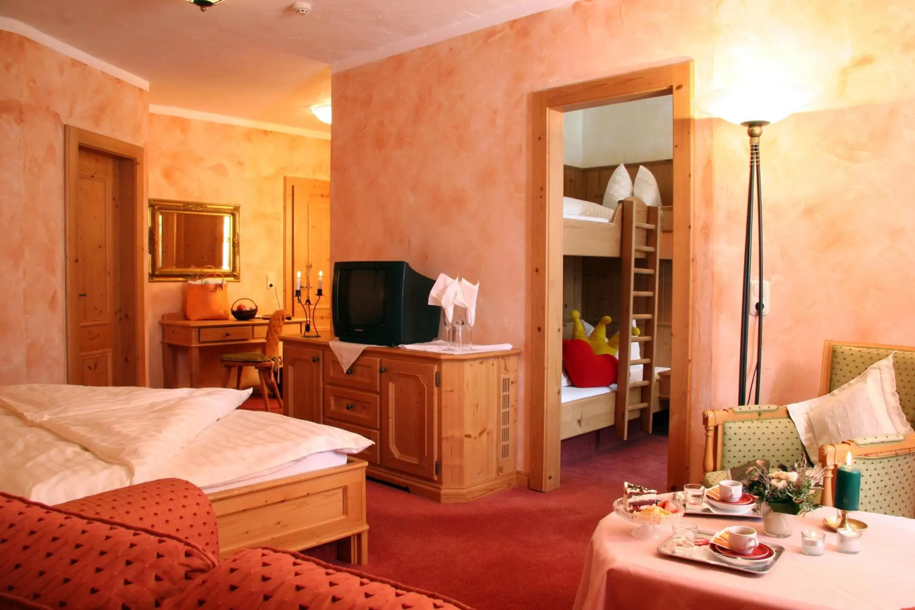 Family Room in Das Traditionshotel Schwarzer Adler Family Room in Das Traditionshotel Schwarzer Adler