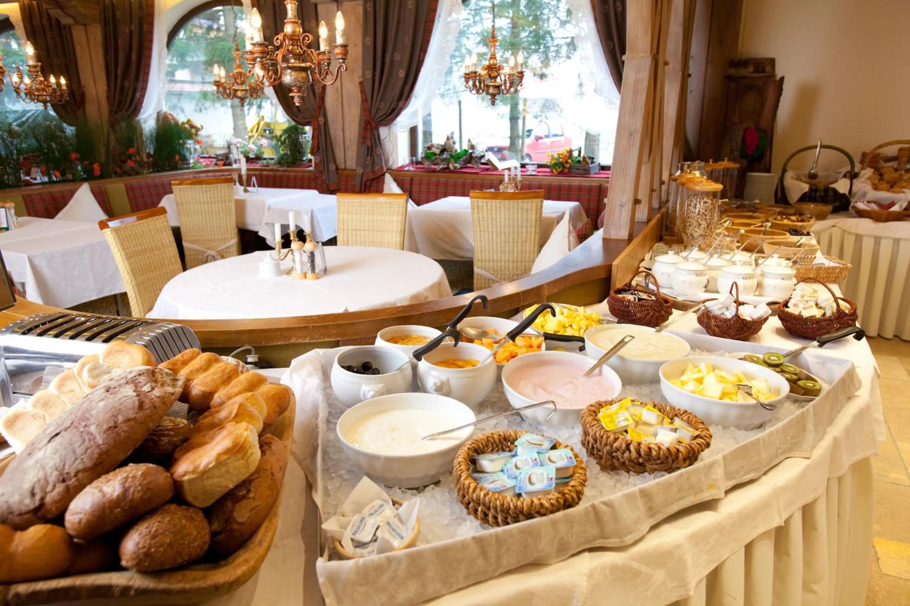 Restaurant/places to eat in Das Traditionshotel Schwarzer Adler