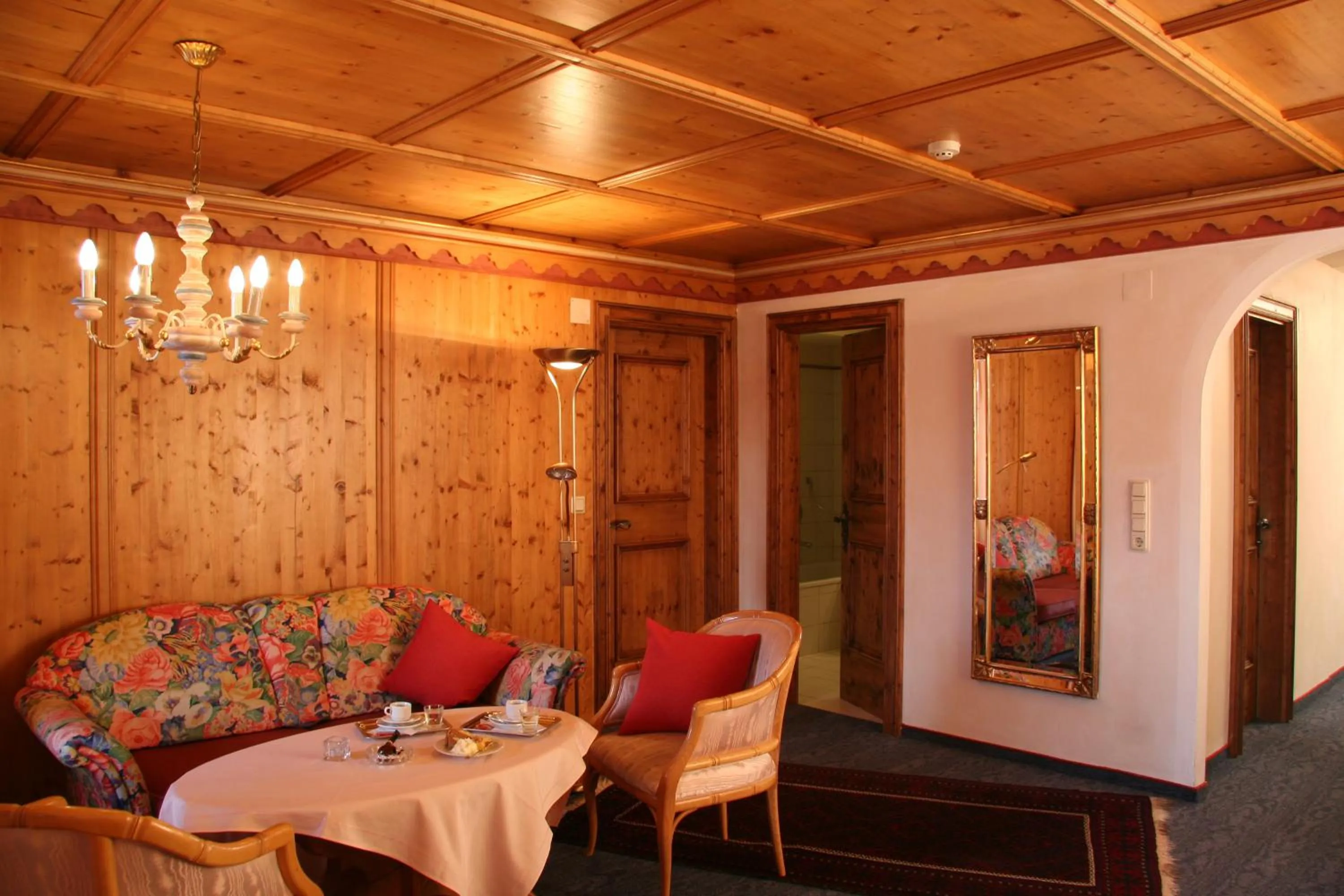 Living room in Das Traditionshotel Schwarzer Adler