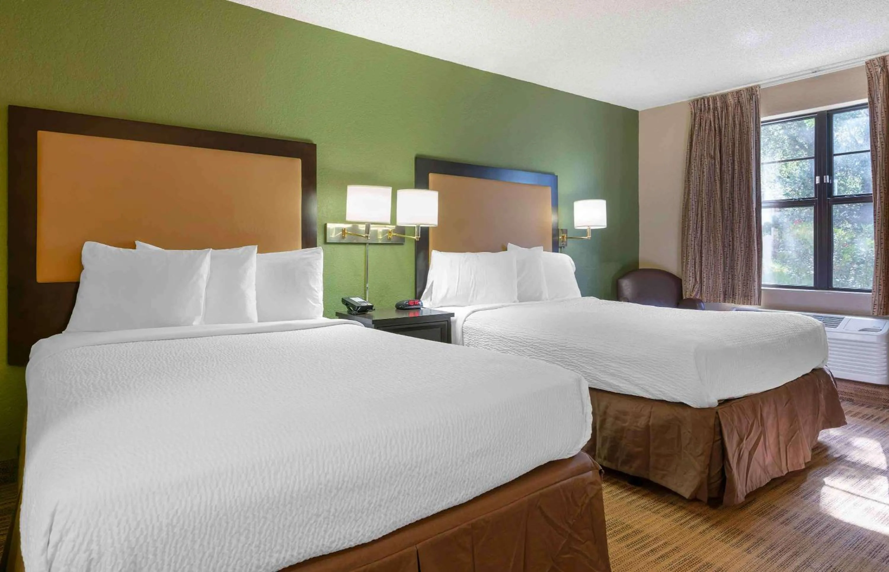 Bedroom, Bed in Extended Stay America Suites - Santa Rosa - North