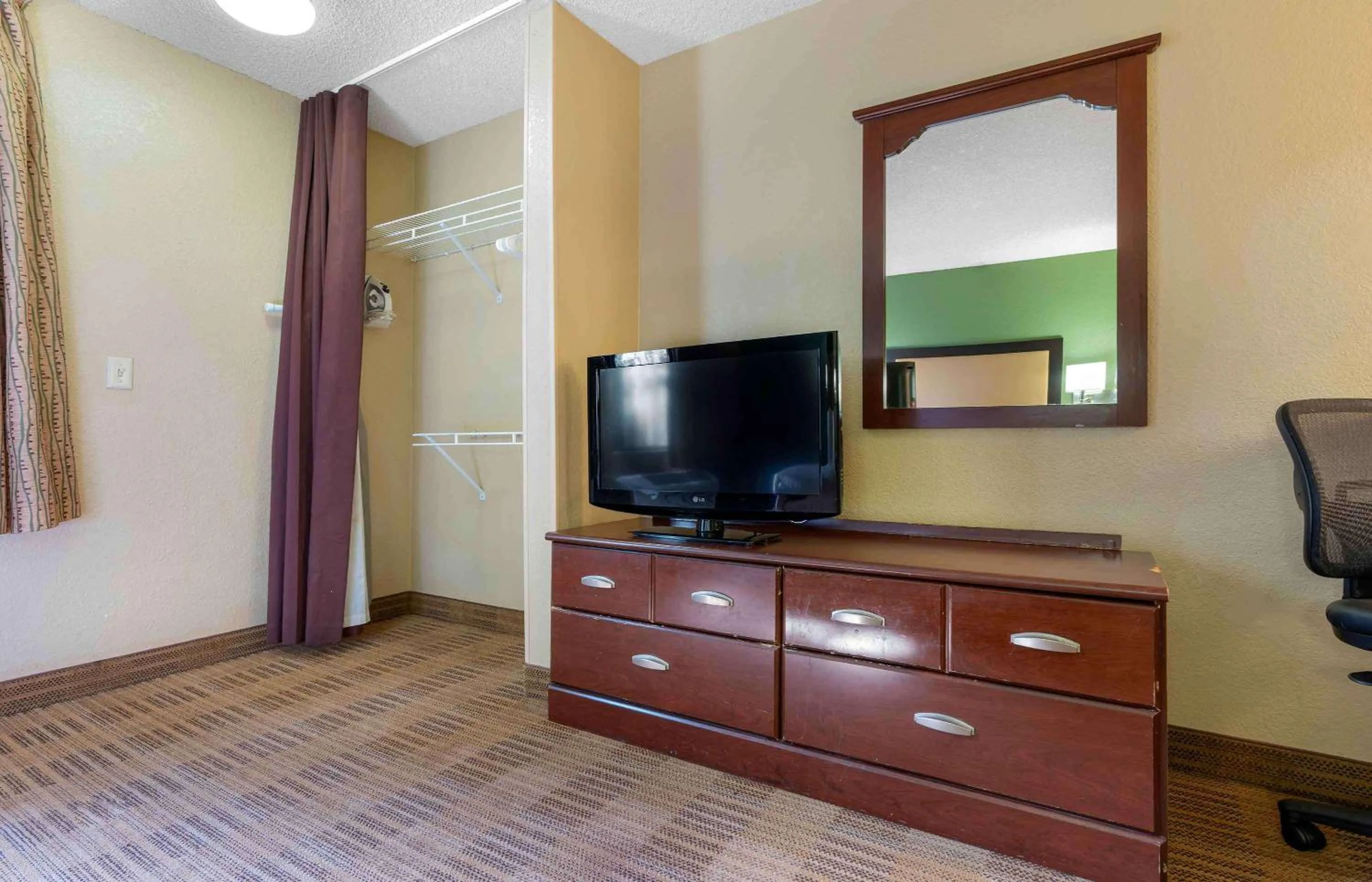 Bedroom in Extended Stay America Suites - Santa Rosa - North