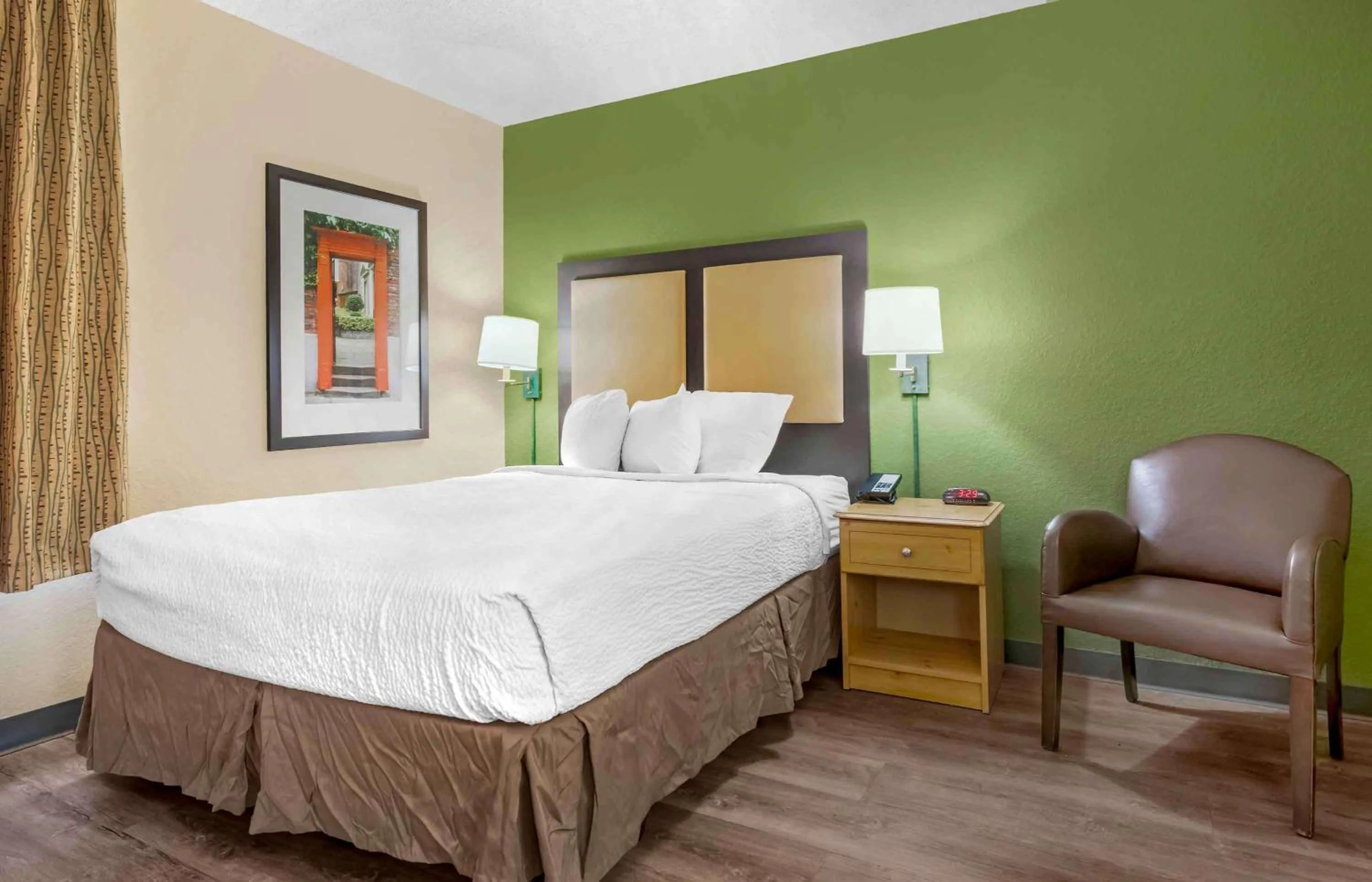 Bedroom, Bed in Extended Stay America Select Suites - Orlando - Southpark - Equity Row