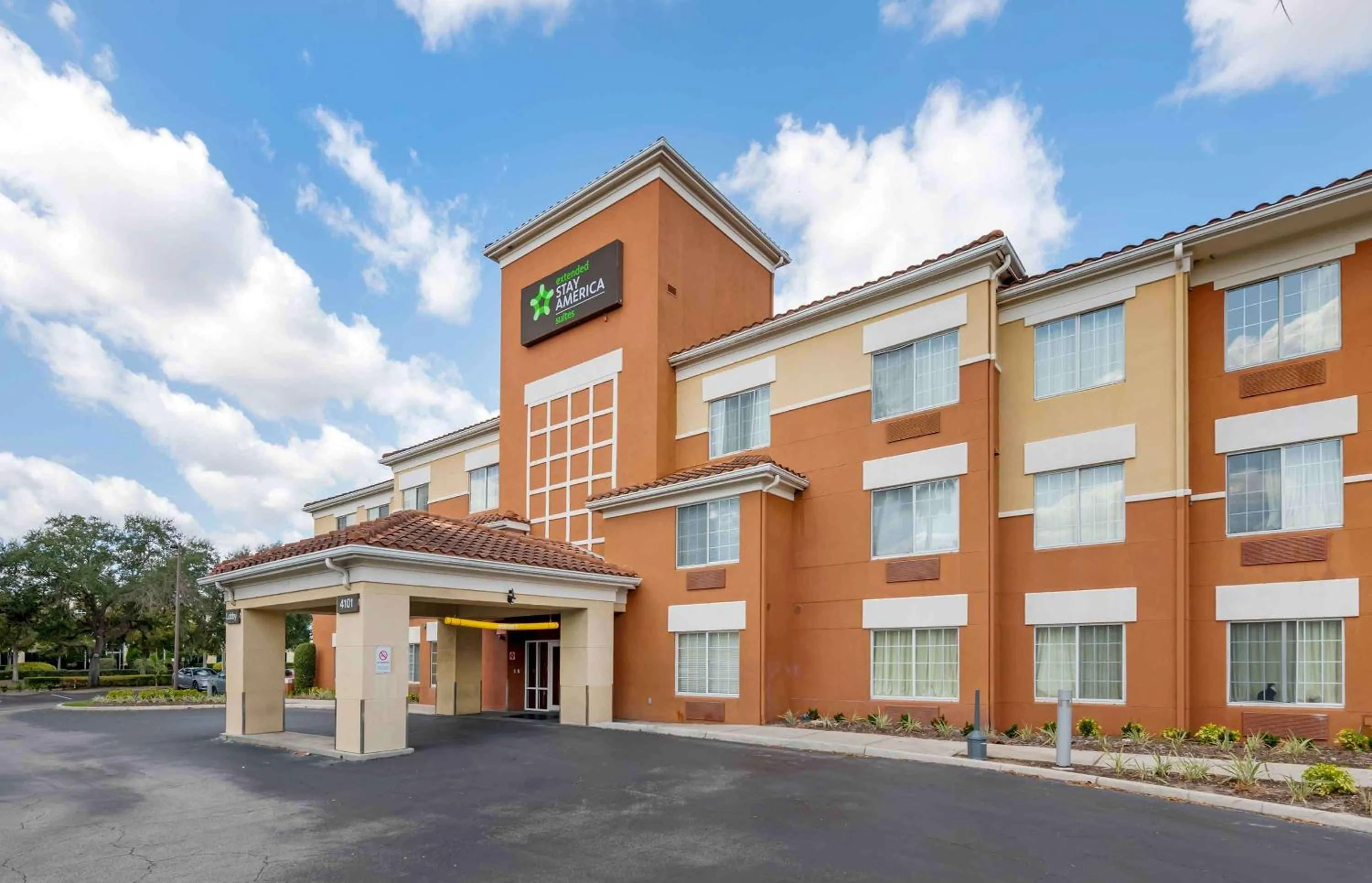 Property building in Extended Stay America Select Suites - Orlando - Southpark - Equity Row