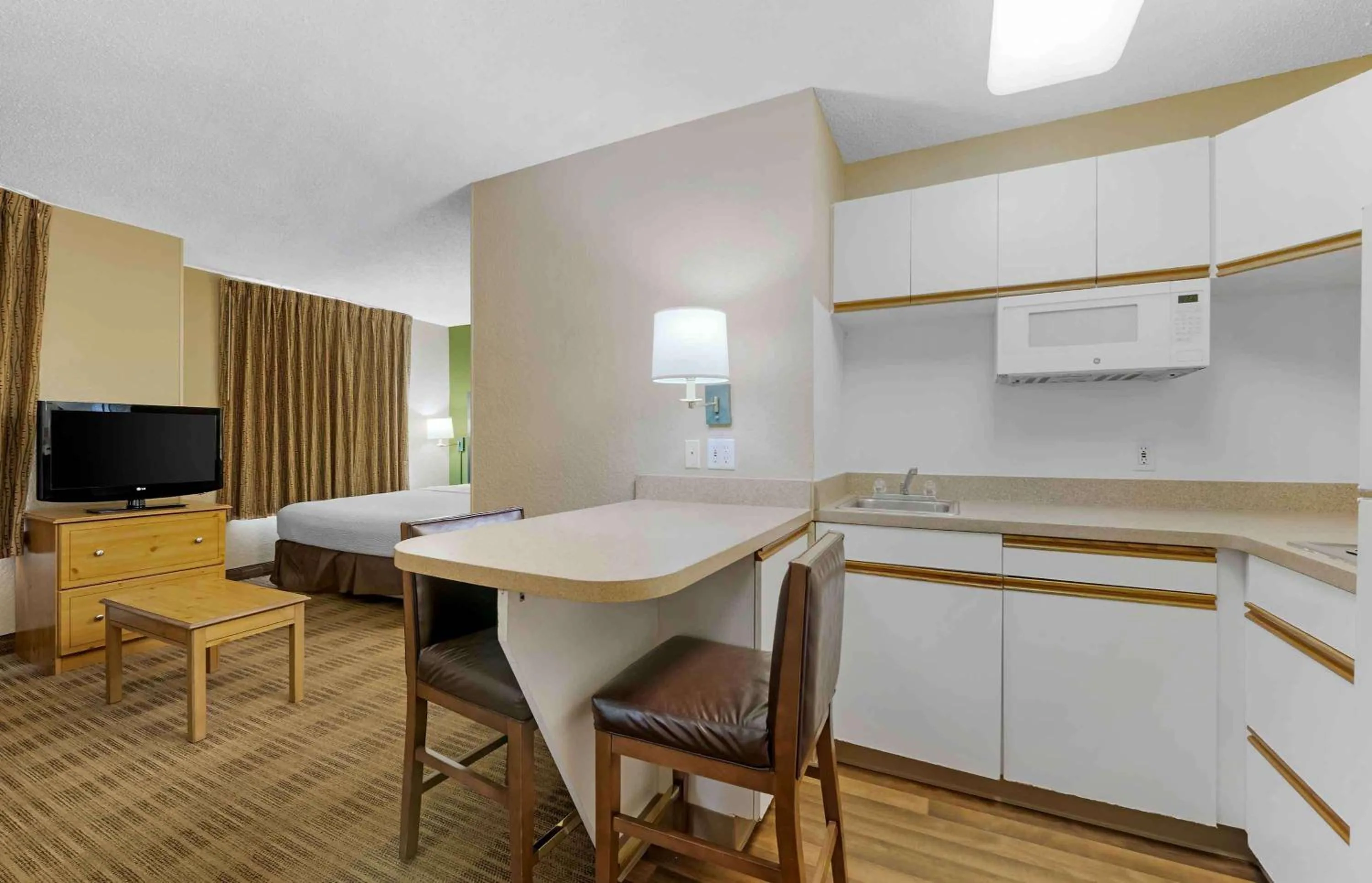 Bedroom, Bed in Extended Stay America Select Suites - Orlando - Southpark - Equity Row