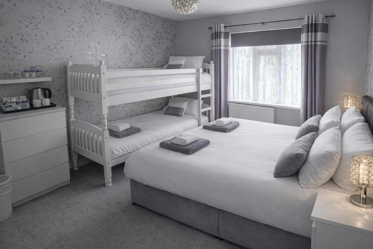 Bed in The Roslyn Guest House