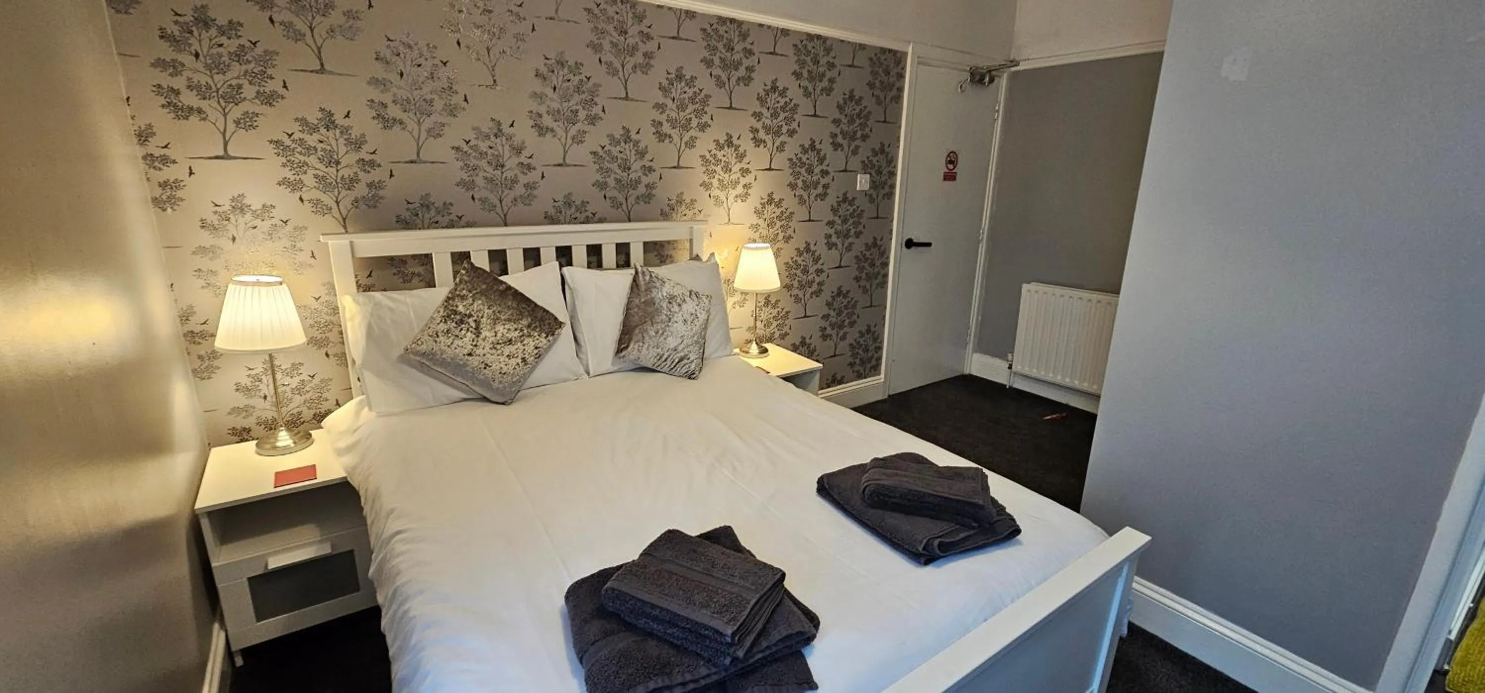 Bed in The Roslyn Guest House