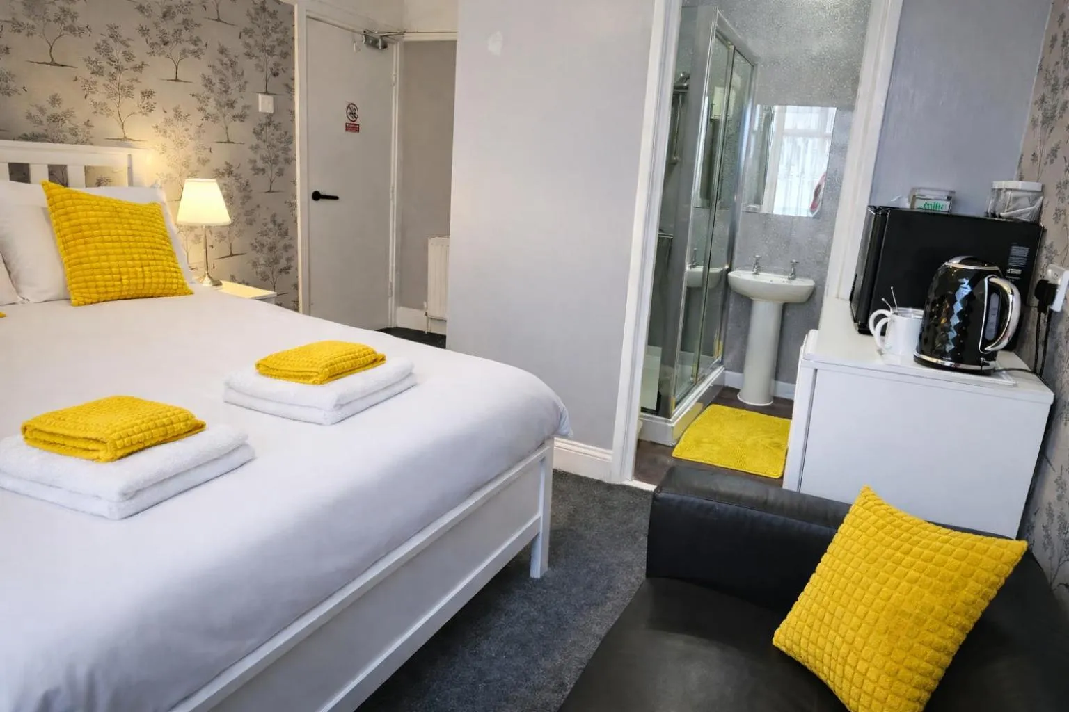 Bed in The Roslyn Guest House