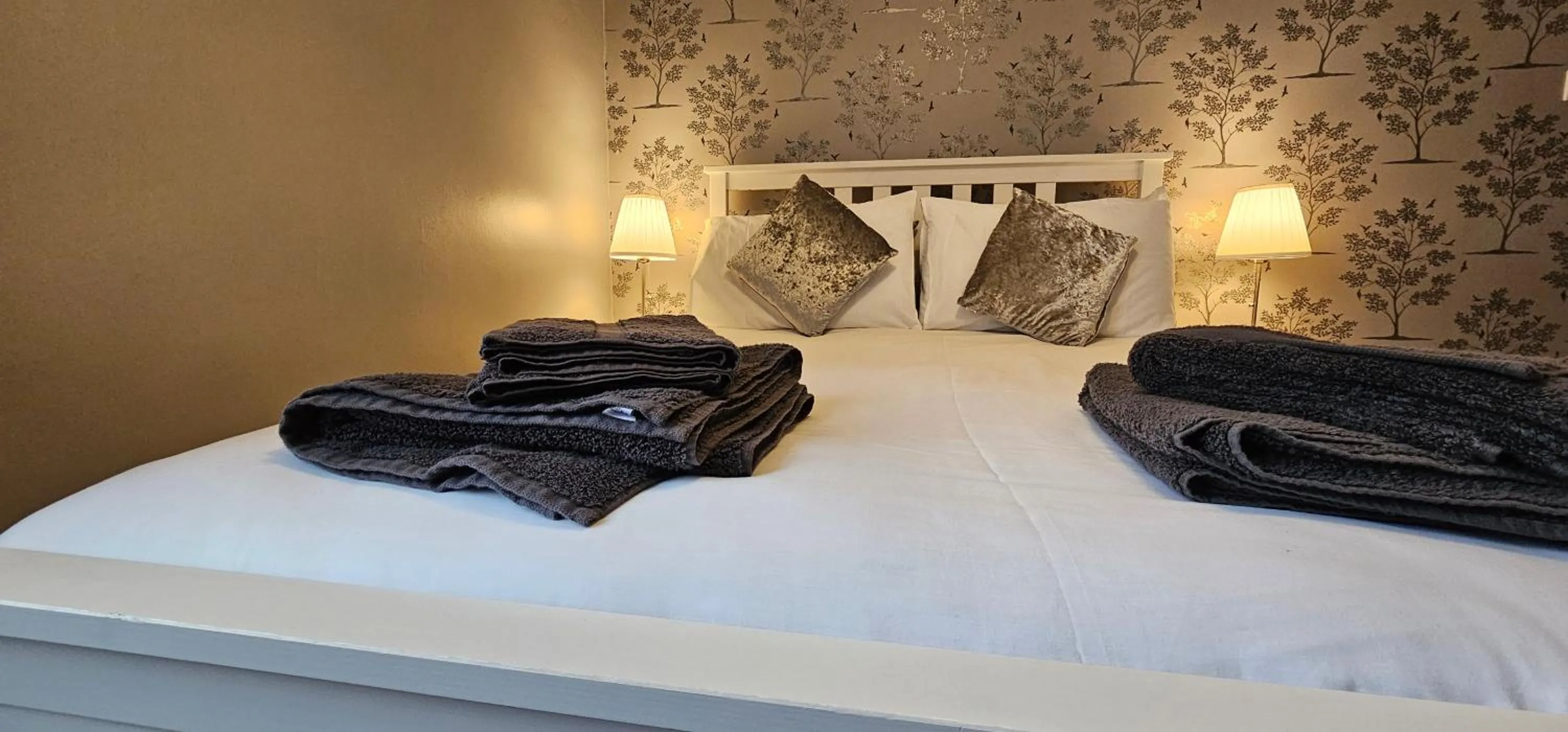 Bed in The Roslyn Guest House