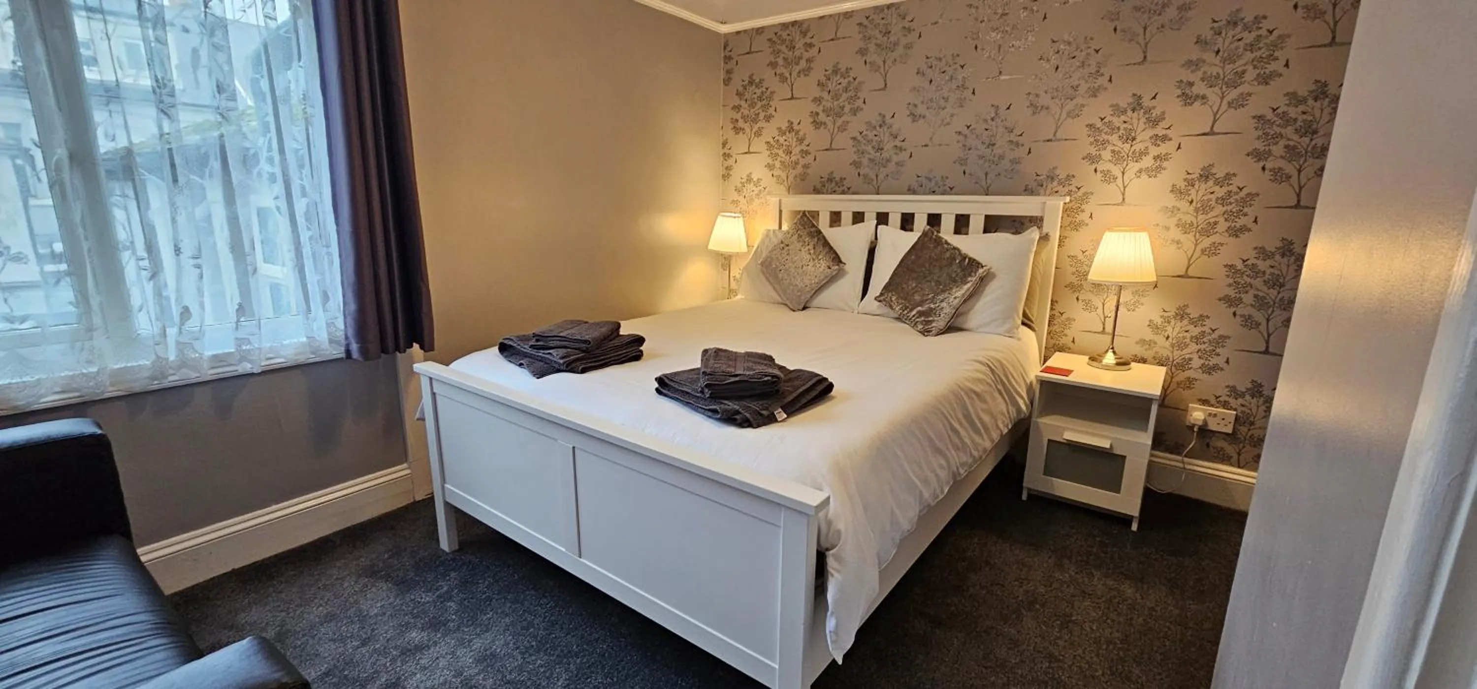 Bed in The Roslyn Guest House