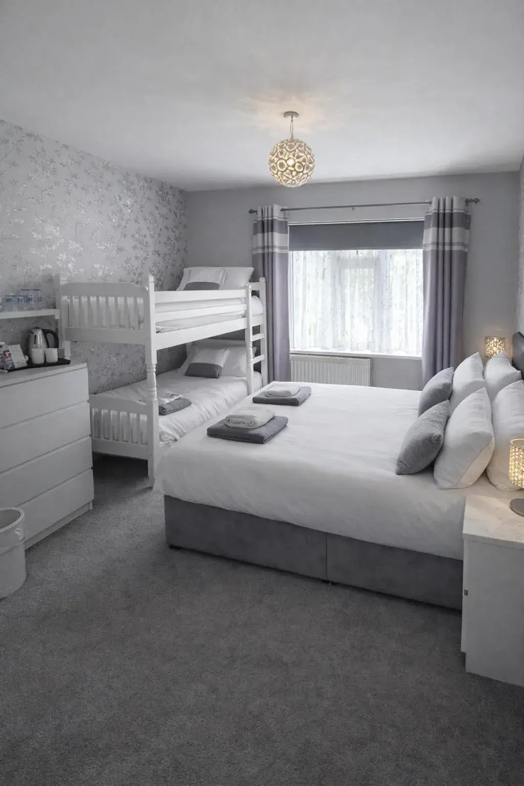 Bed in The Roslyn Guest House Bed in The Roslyn Guest House