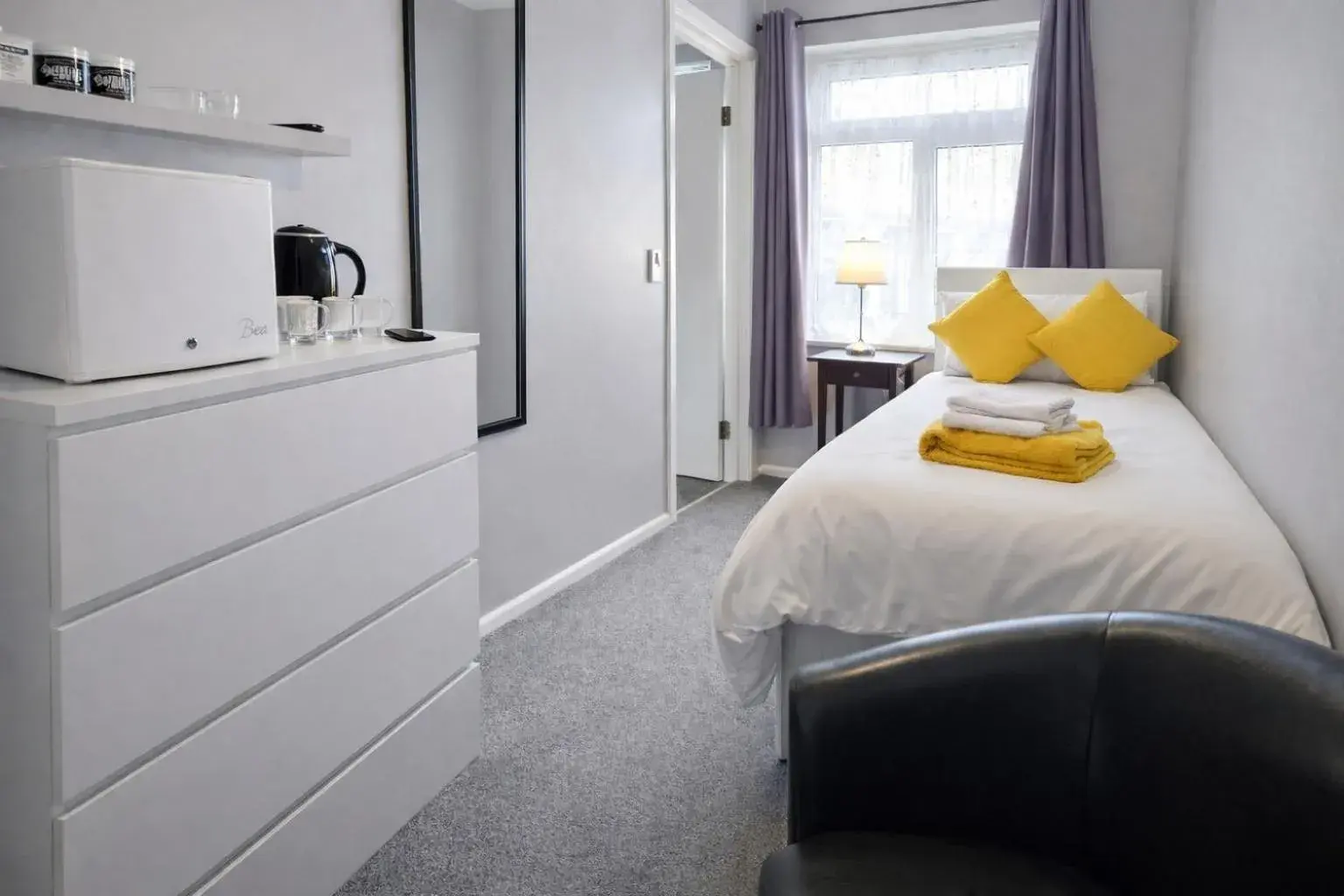 Bed in The Roslyn Guest House Bed in The Roslyn Guest House