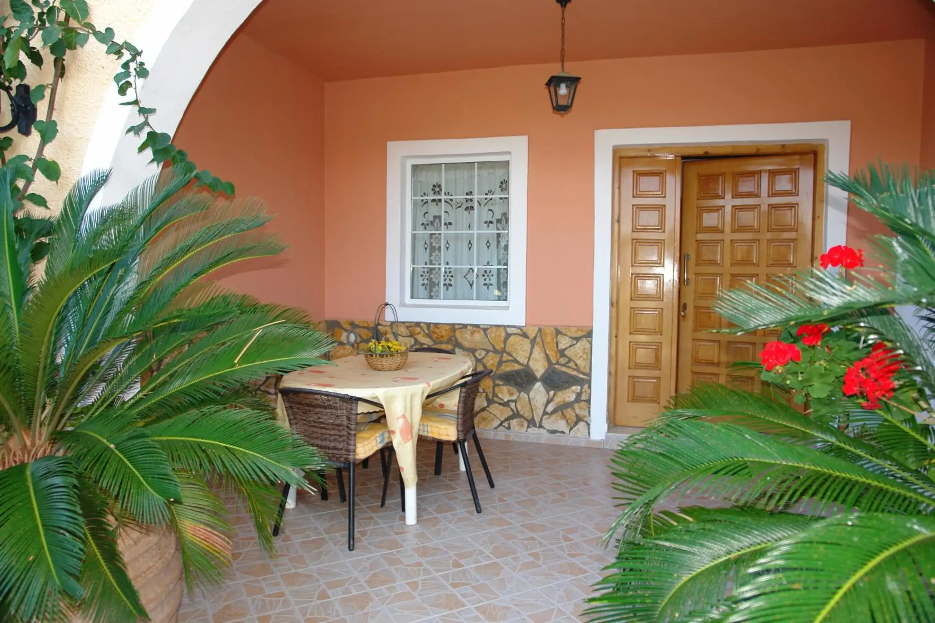 Facade/entrance in Villa Nefeli Facade/entrance in Villa Nefeli