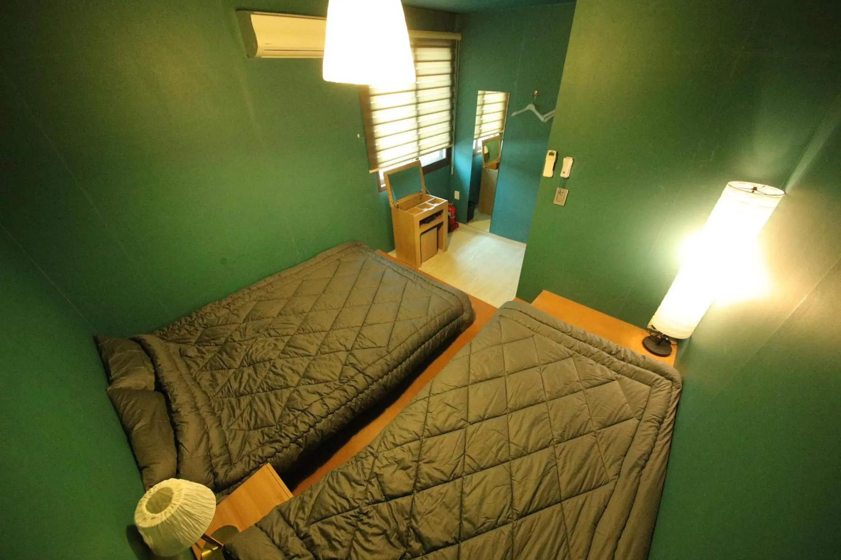Twin Room with Shared Bathroom - single occupancy in Stitches House Twin Room with Shared Bathroom - single occupancy in Stitches House
