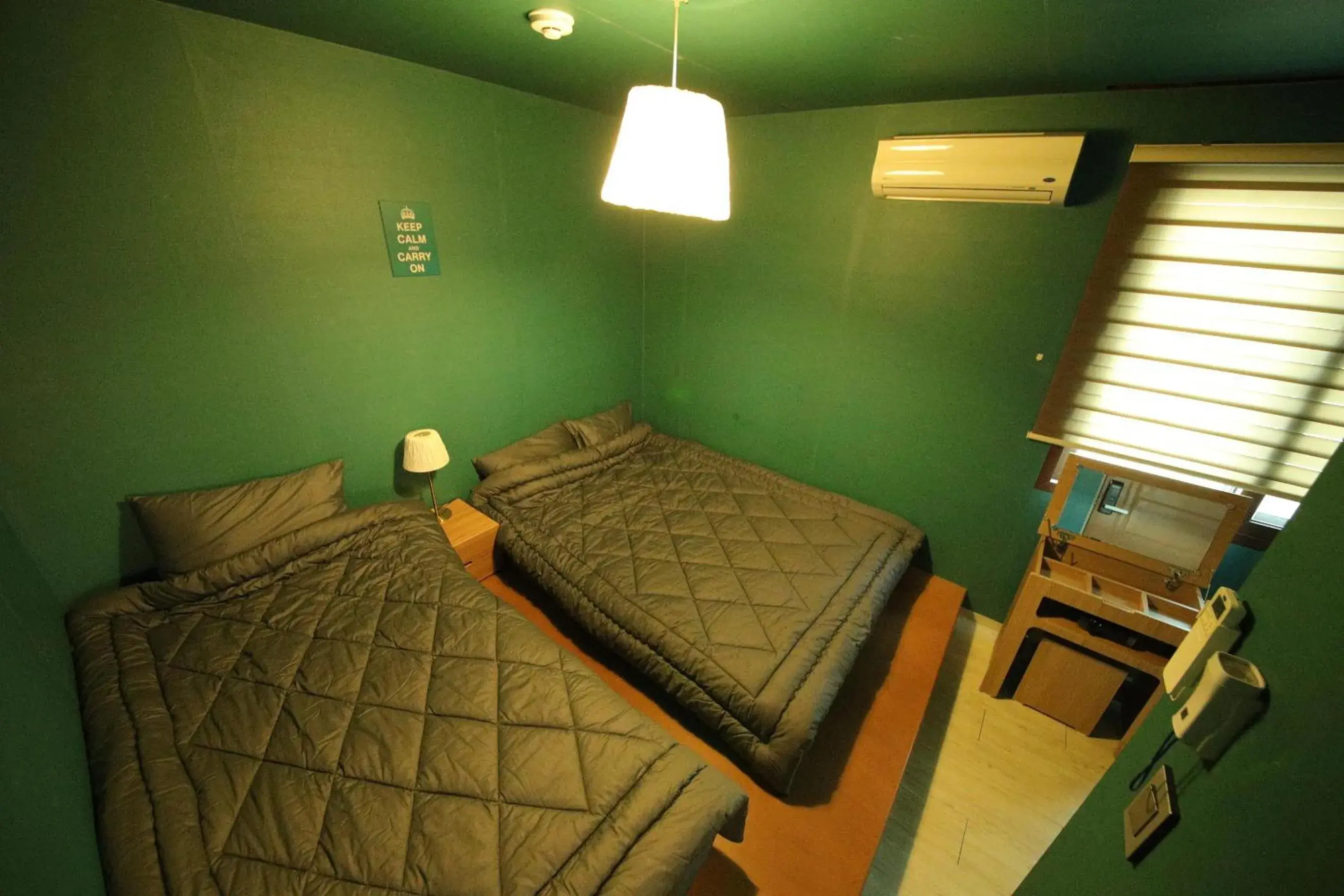 Twin Room with Shared Bathroom - single occupancy in Stitches House Twin Room with Shared Bathroom - single occupancy in Stitches House