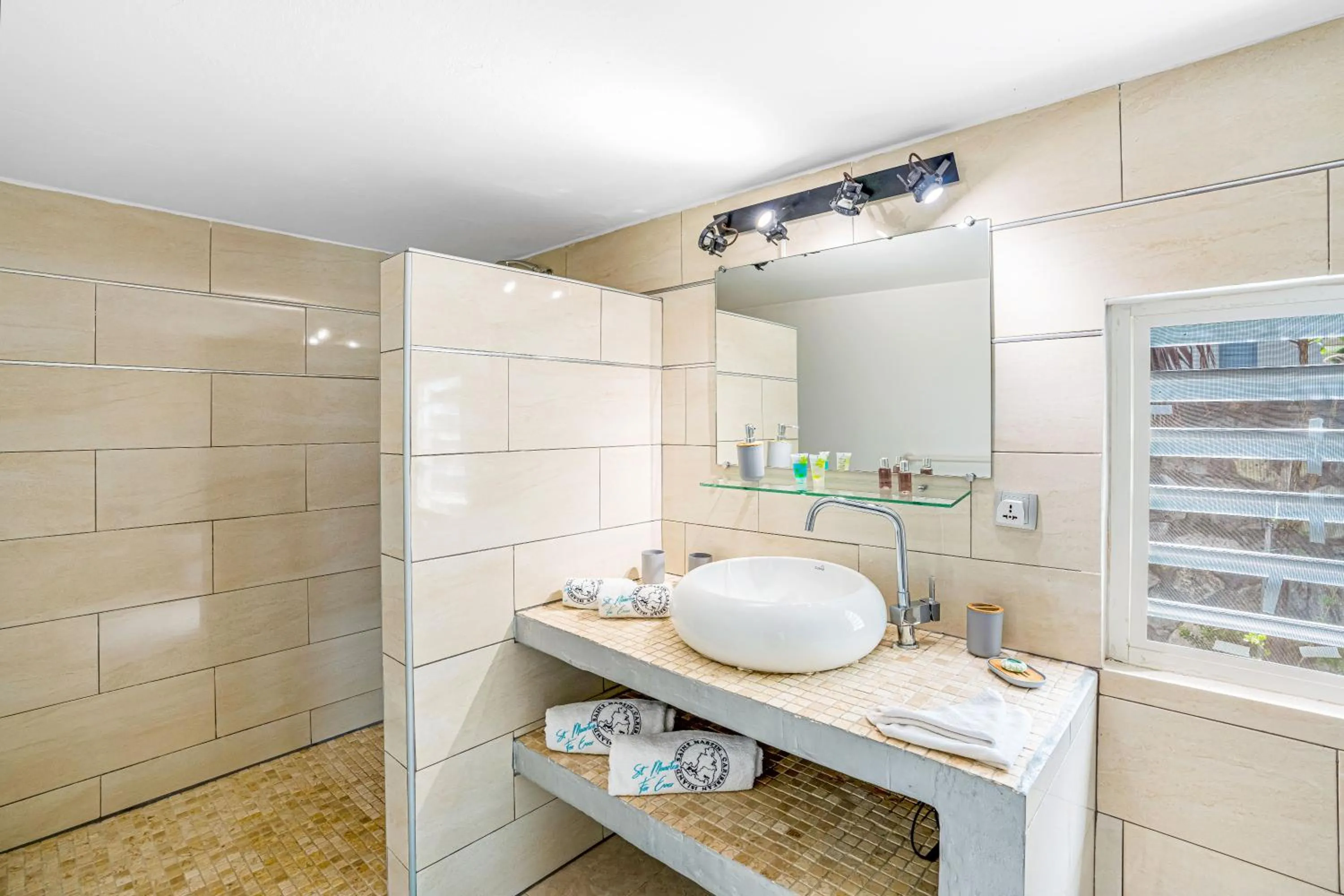 Shower in Studio Stmartin