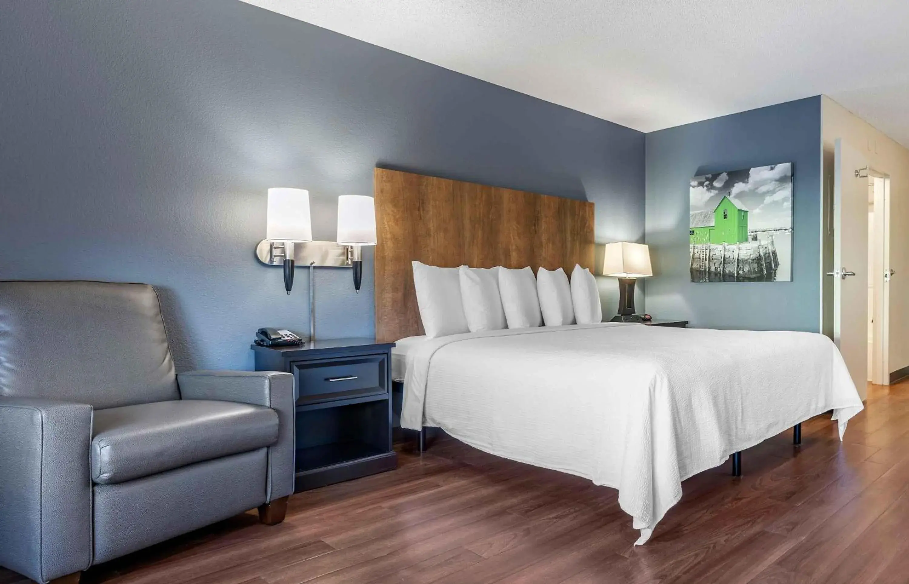 Marina View King Studio - Non-Smoking in Extended Stay America Premier Suites - Oakland - Alameda Marina View King Studio - Non-Smoking in Extended Stay America Premier Suites - Oakland - Alameda