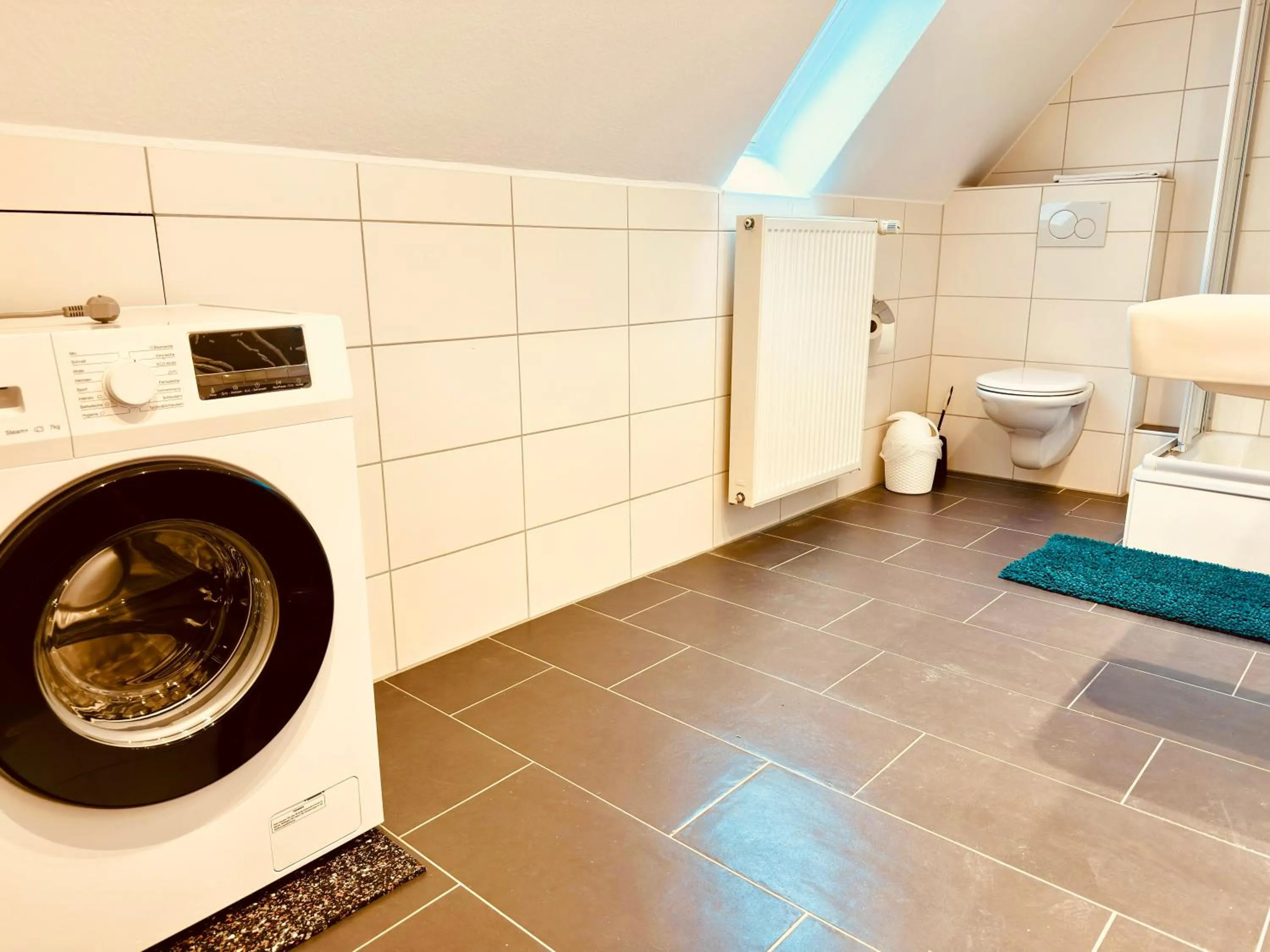 Toilet in RG Living Self Check-In 24-7 Rooms Bad Salzuflen Near Messe Center Free Parking