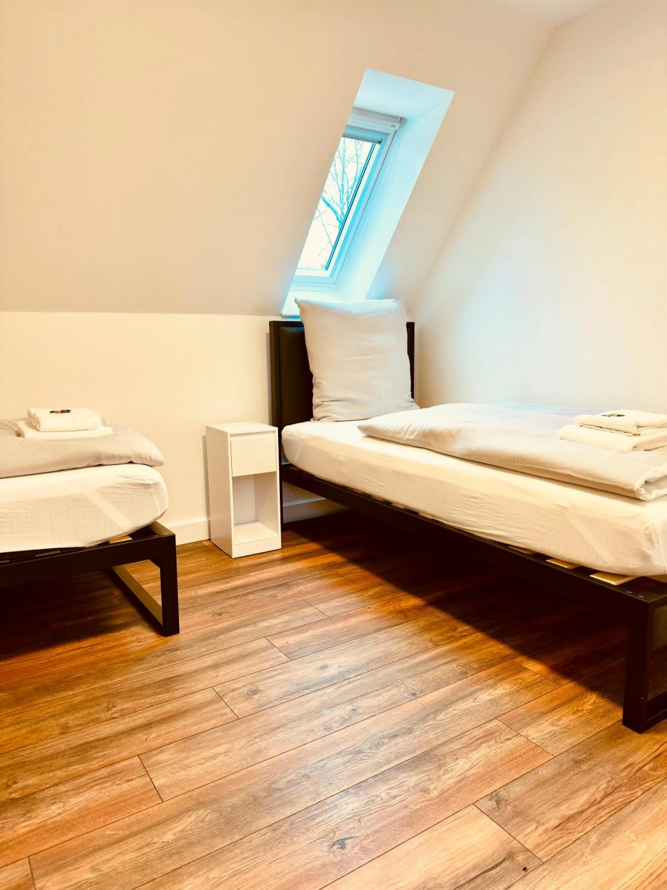 Bed in RG Living Self Check-In 24-7 Rooms Bad Salzuflen Near Messe Center Free Parking