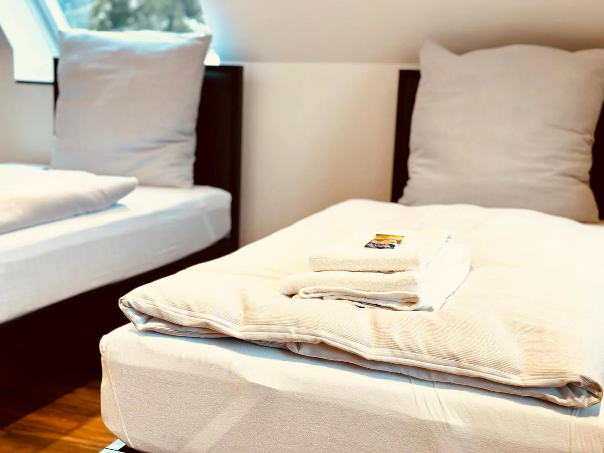 Bed in RG Living Self Check-In 24-7 Rooms Bad Salzuflen Near Messe Center Free Parking