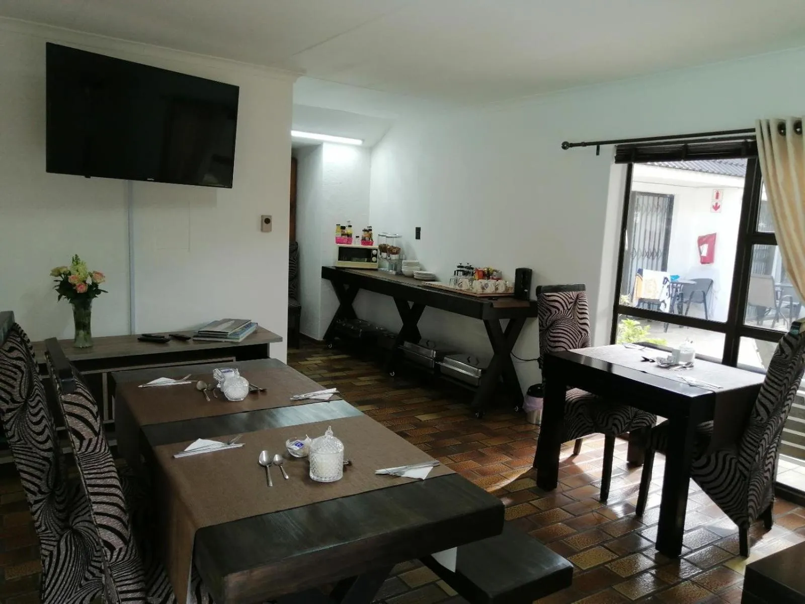 Dining area in Azrielle Guesthouse
