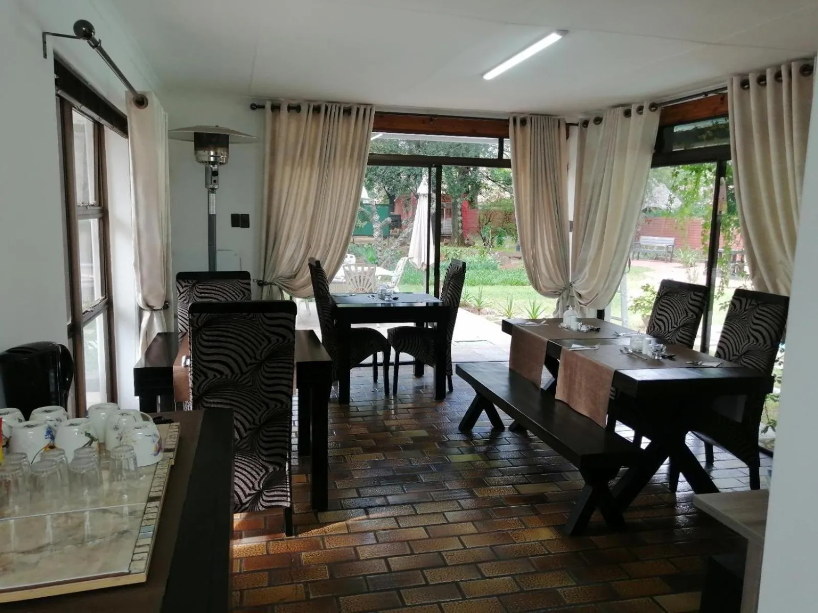 Dining area in Azrielle Guesthouse