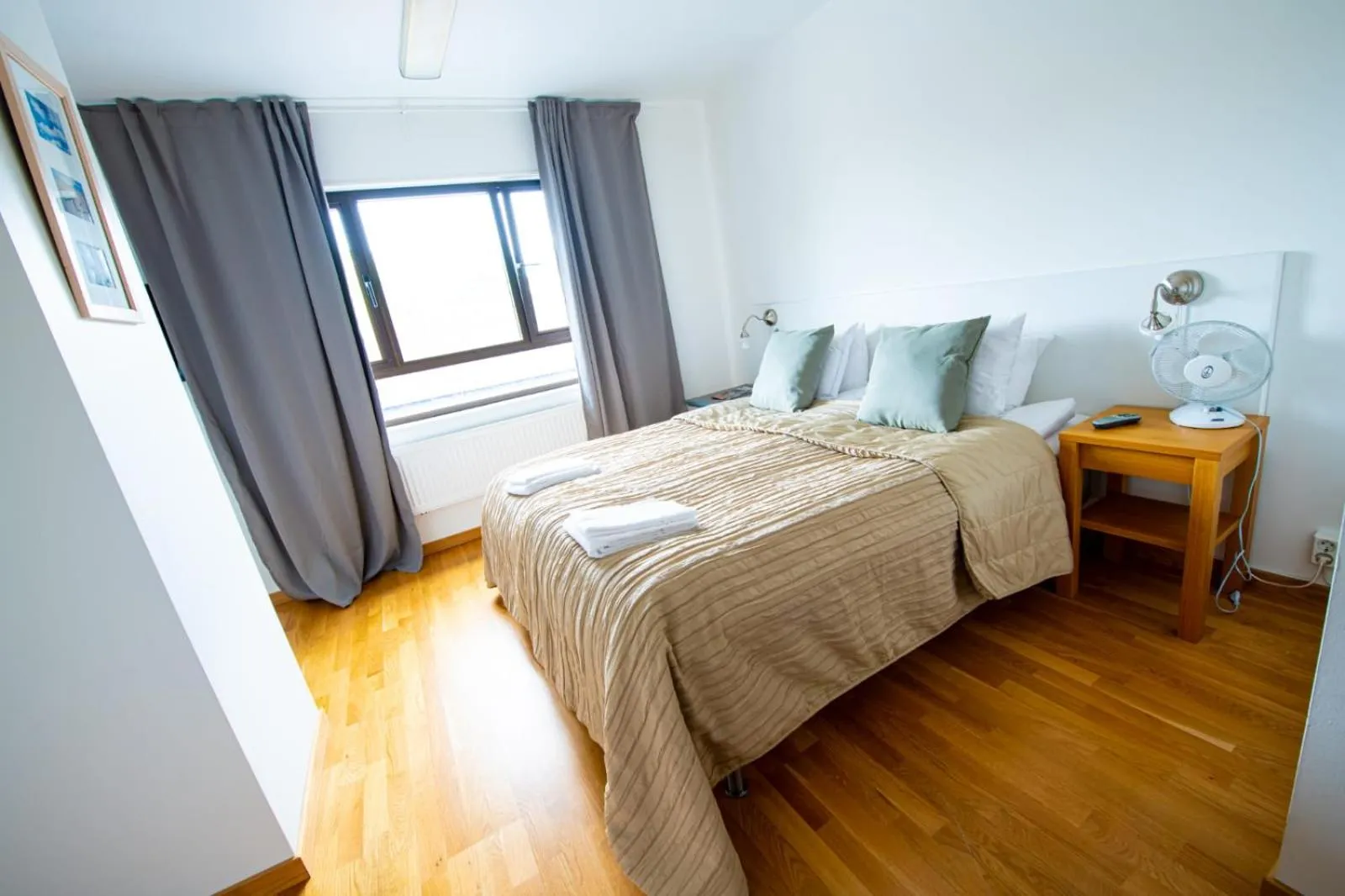 Property building, Bed in Hotell Kvarntorget