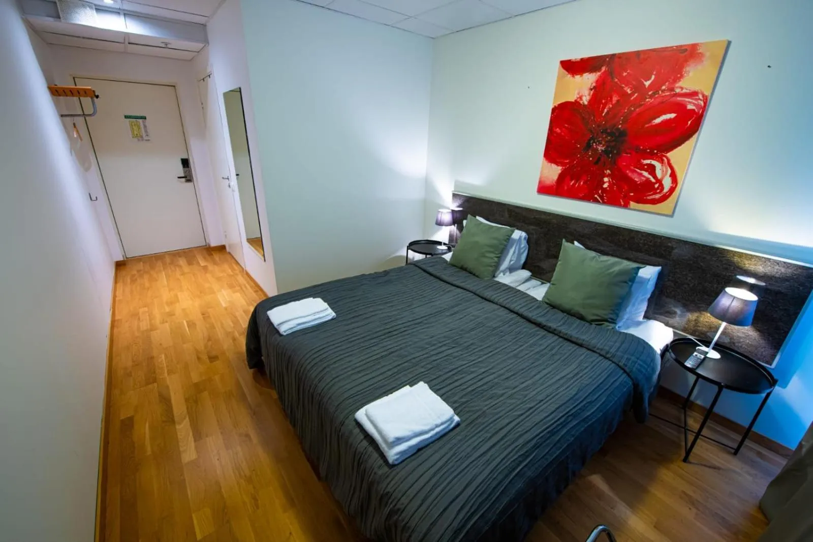 Property building, Bed in Hotell Kvarntorget