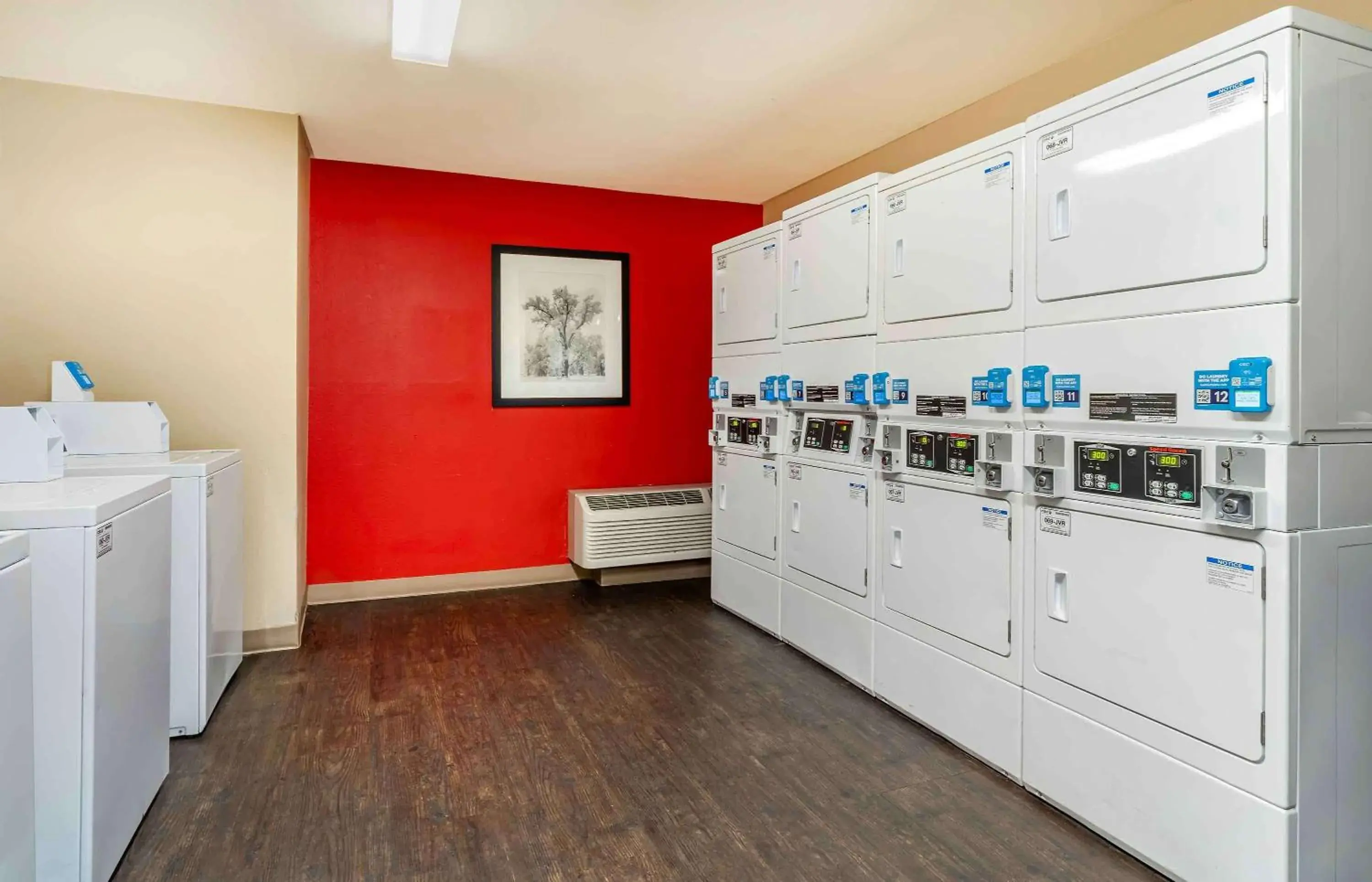 Property building in Extended Stay America Suites - Oakland - Emeryville Property building in Extended Stay America Suites - Oakland - Emeryville