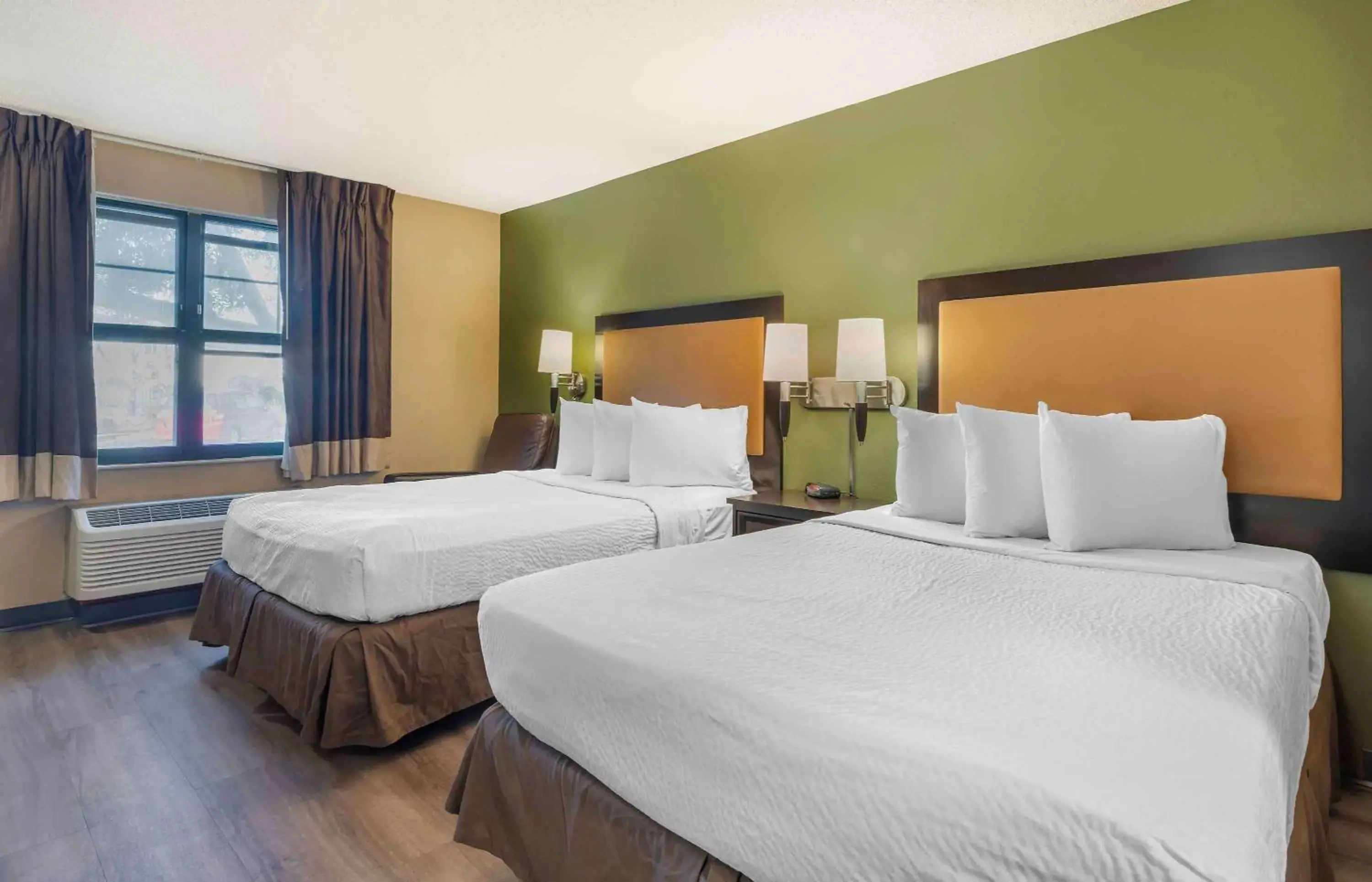 Bedroom in Extended Stay America Suites - Oakland - Emeryville Bedroom in Extended Stay America Suites - Oakland - Emeryville