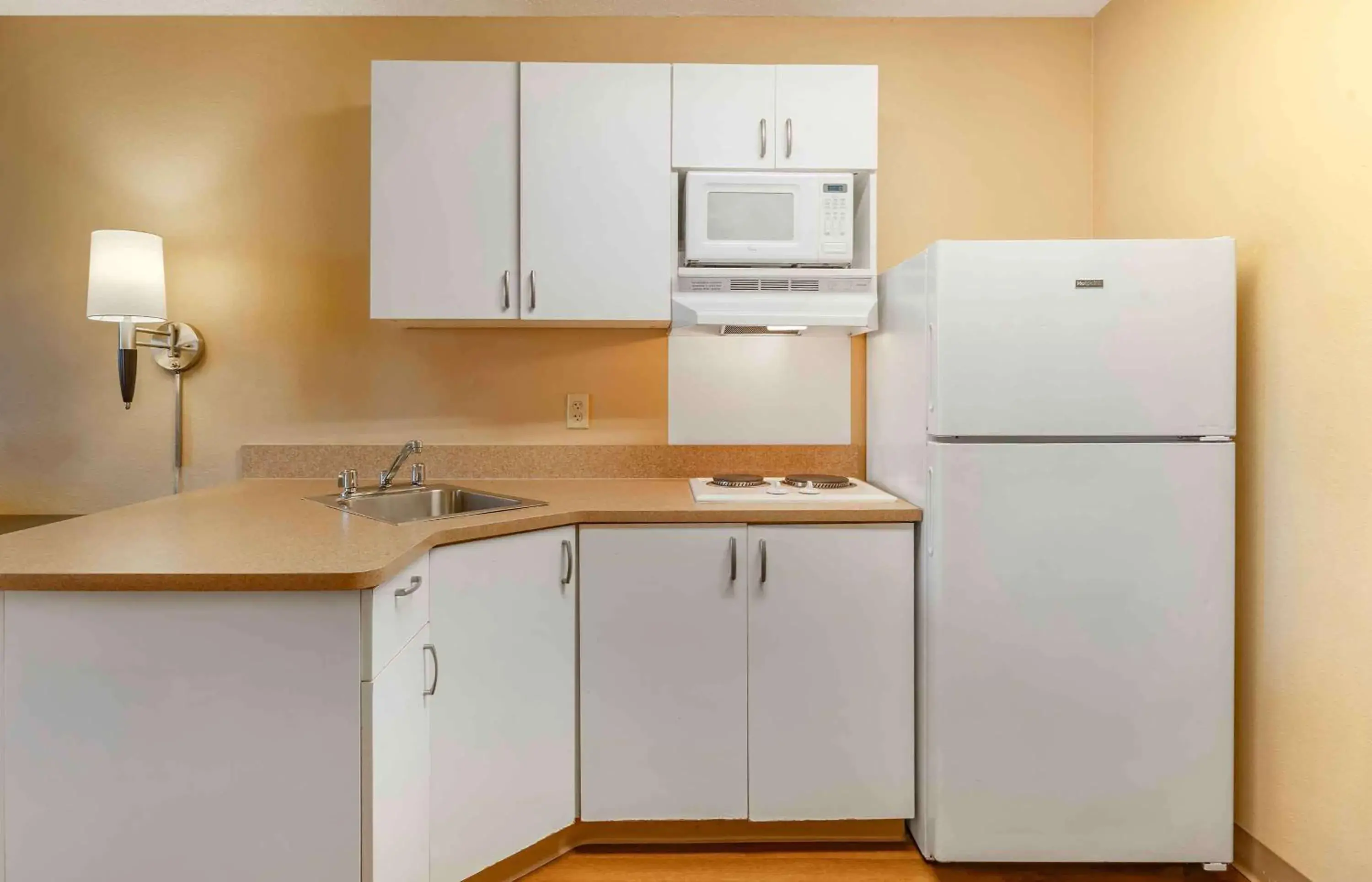 Bedroom in Extended Stay America Suites - Oakland - Emeryville Bedroom in Extended Stay America Suites - Oakland - Emeryville