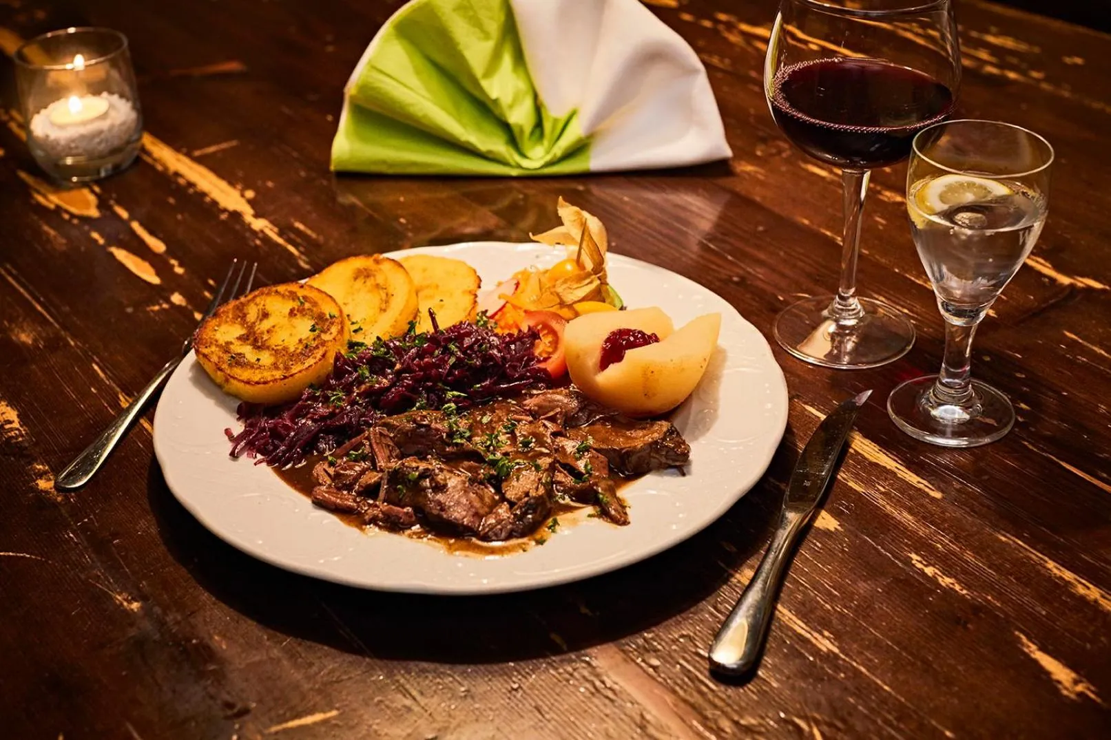 Dining area in Pension Rüssel-Pub
