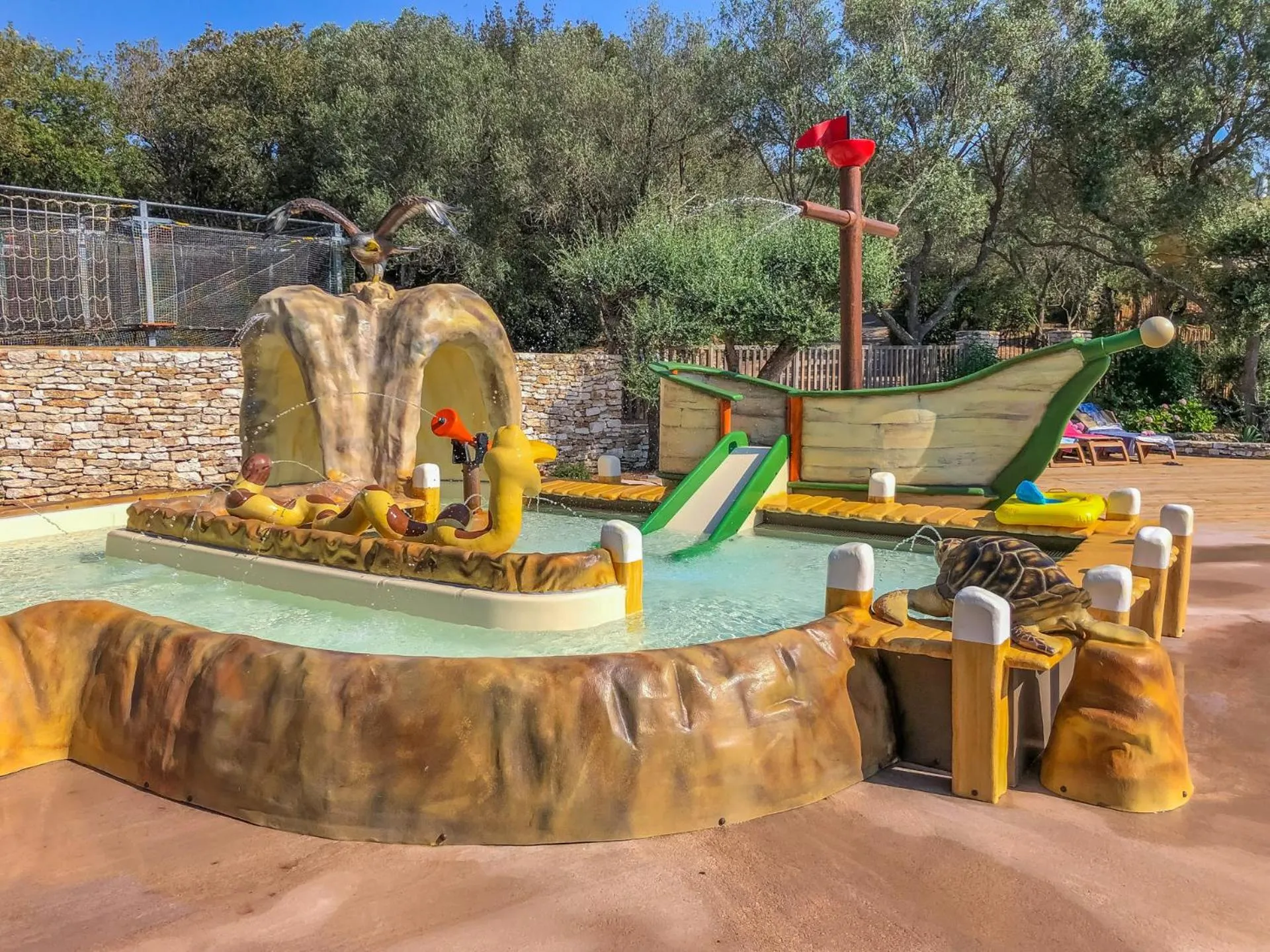 Swimming pool in Les Suites De Pertamina