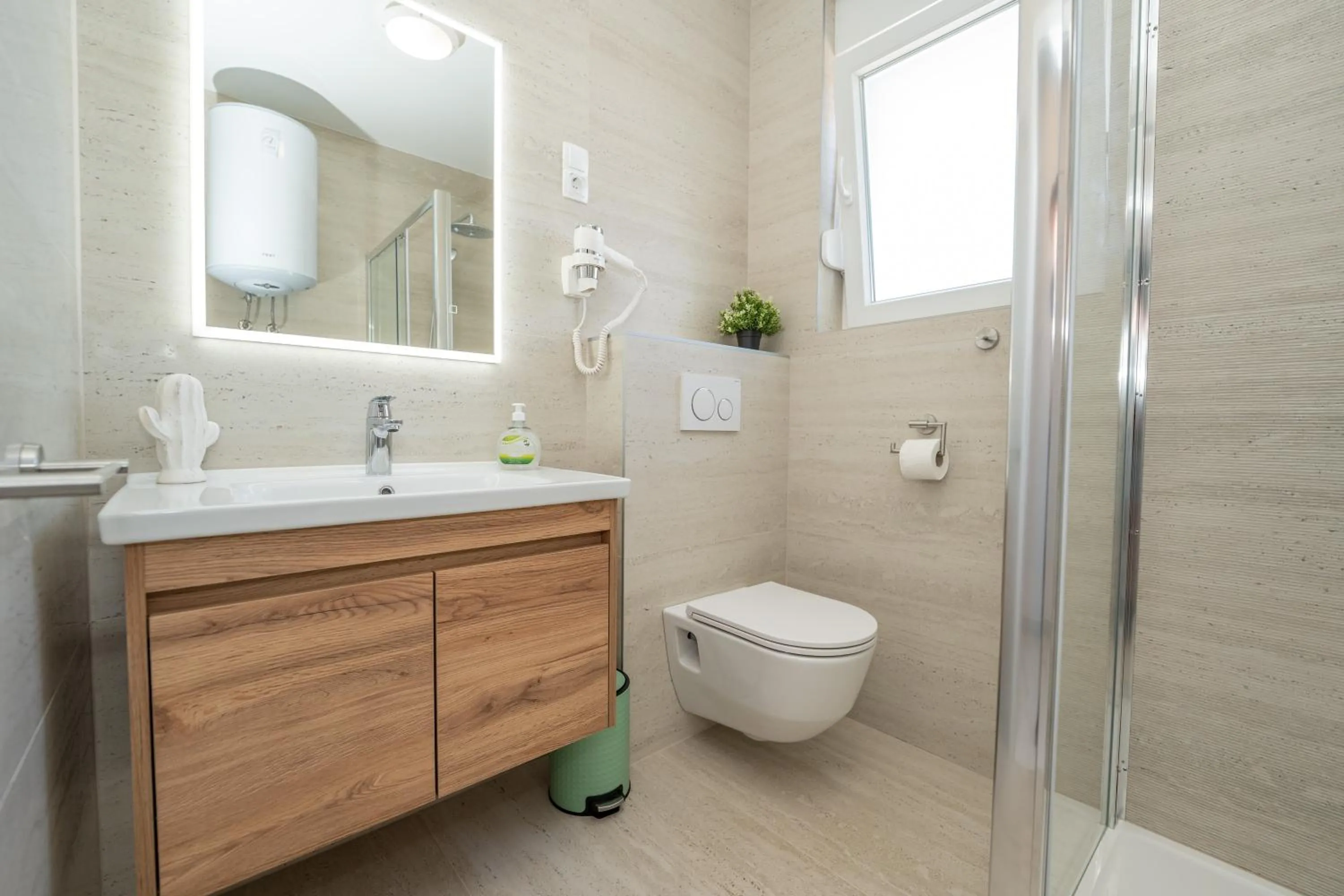 Shower in Poolside Hideout Apartments