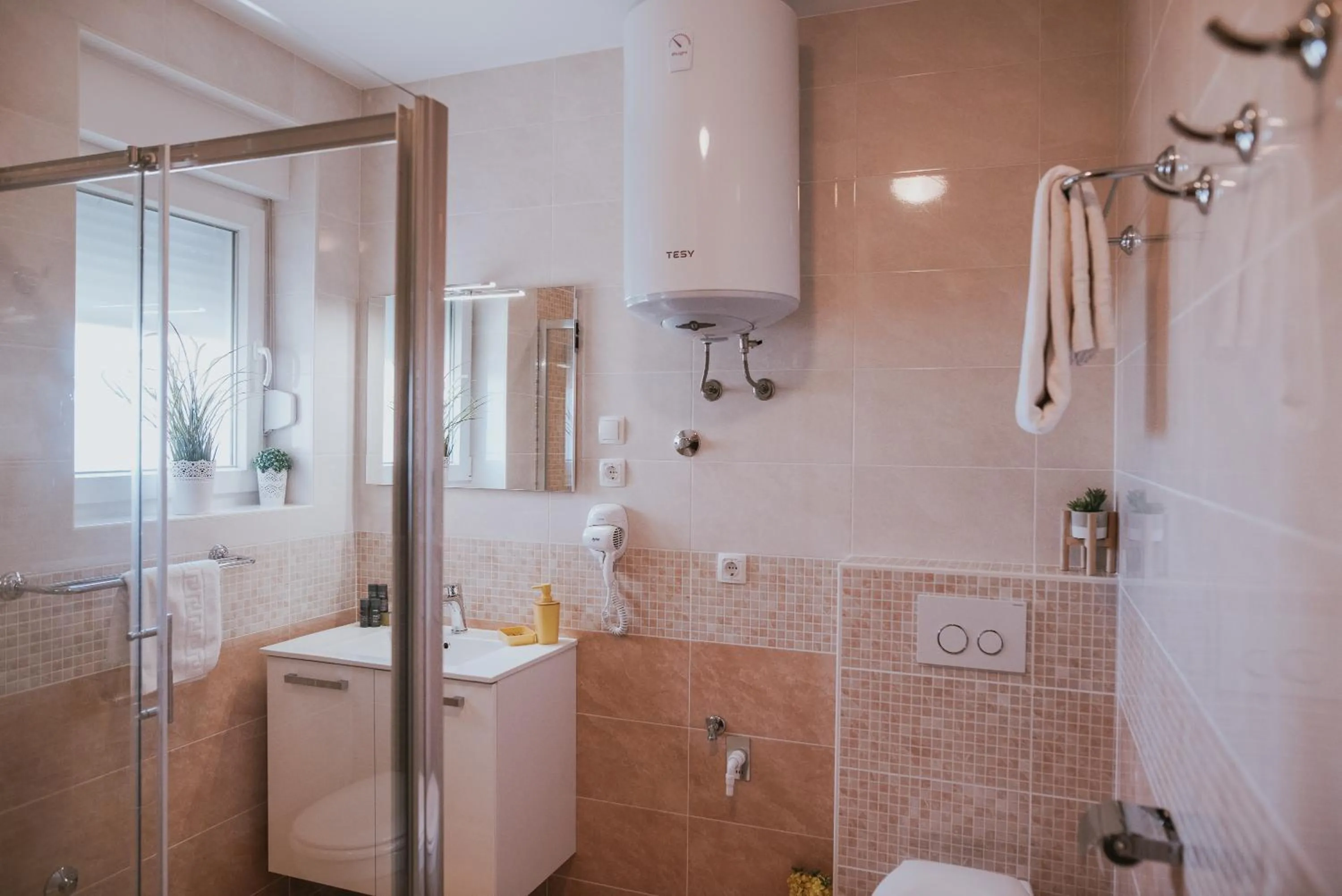 Shower in Poolside Hideout Apartments