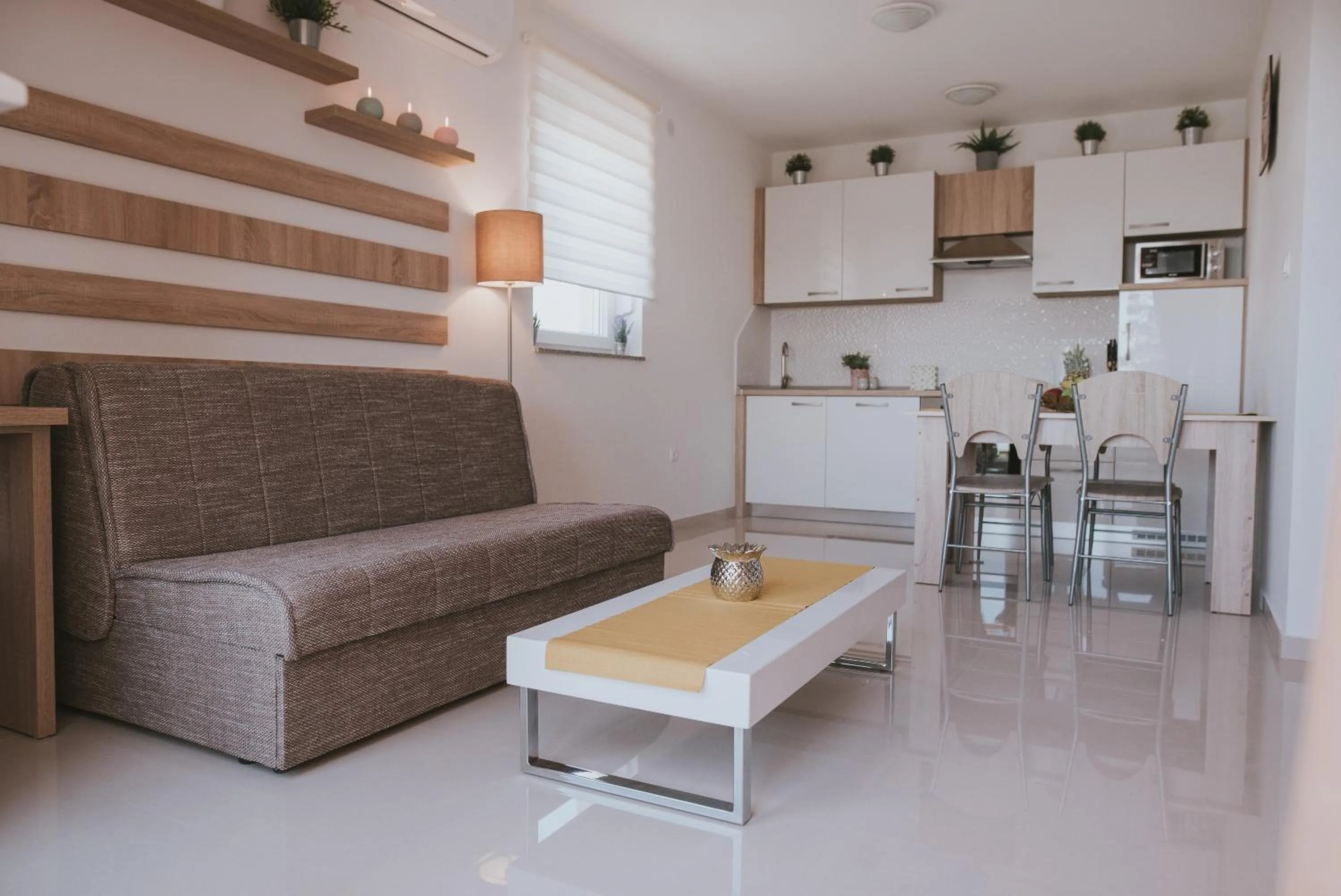 Kitchen or kitchenette in Poolside Hideout Apartments
