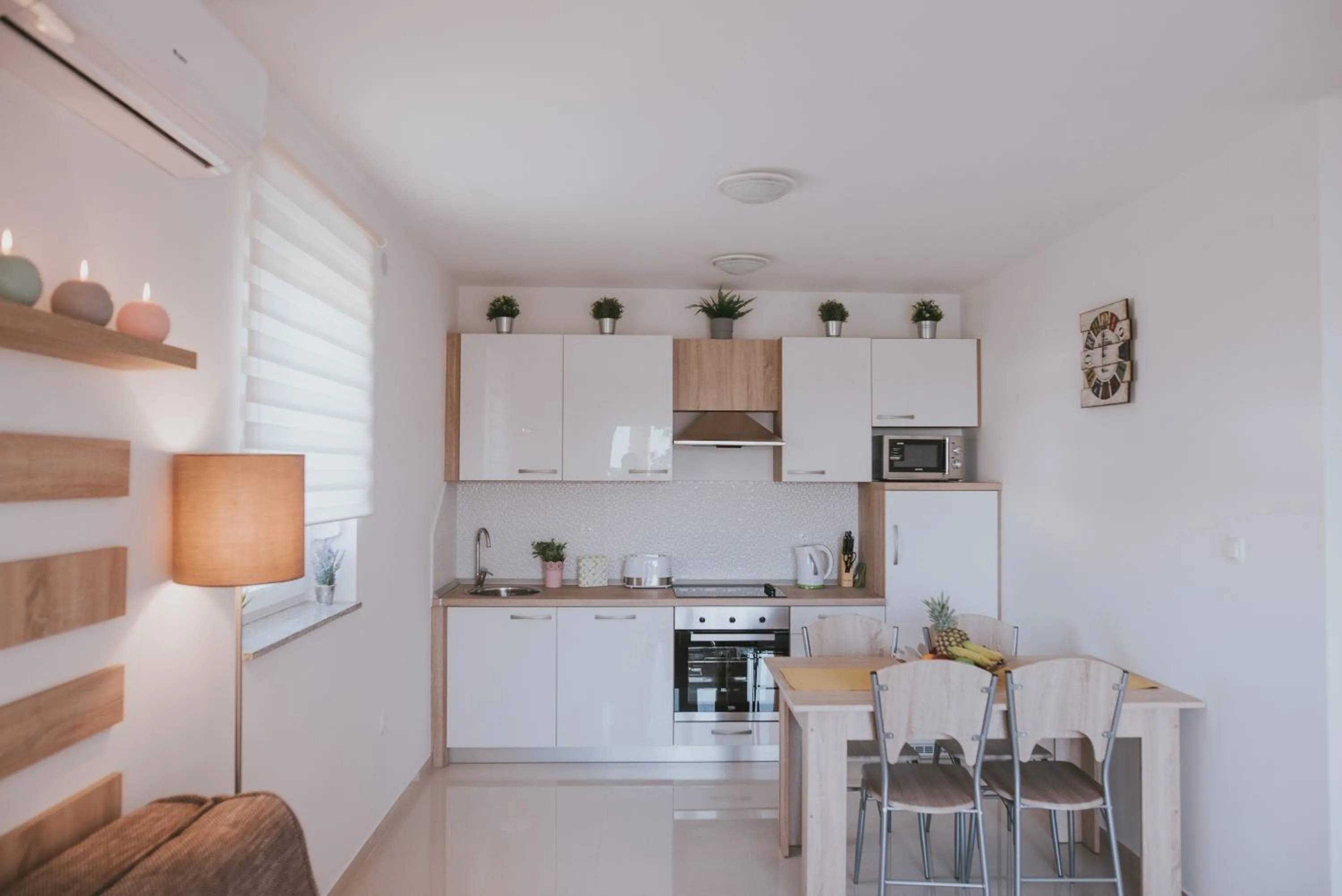 Kitchen or kitchenette in Poolside Hideout Apartments
