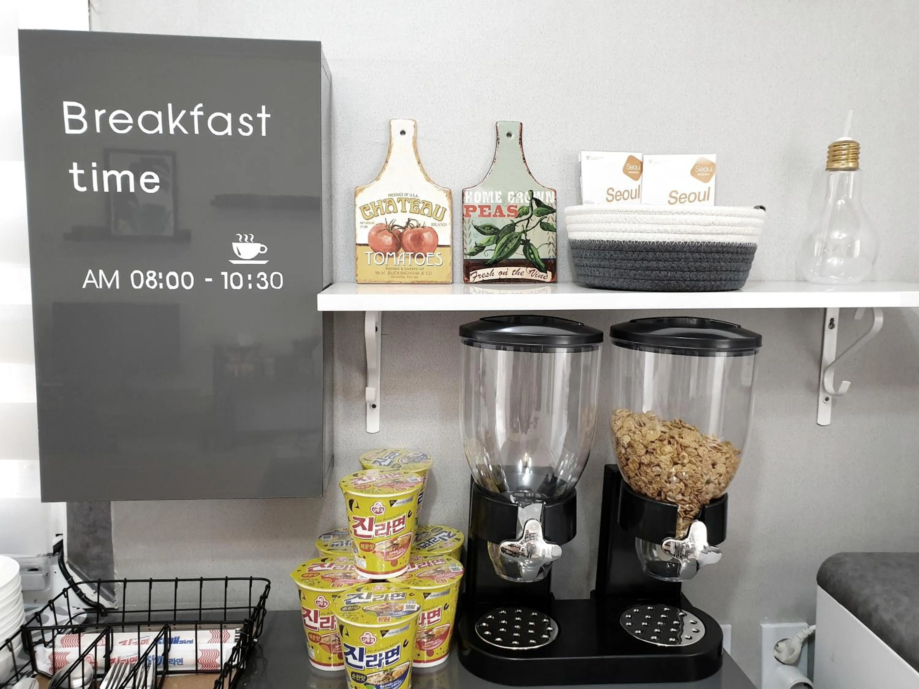 Food and drinks in Y.ROAD 135