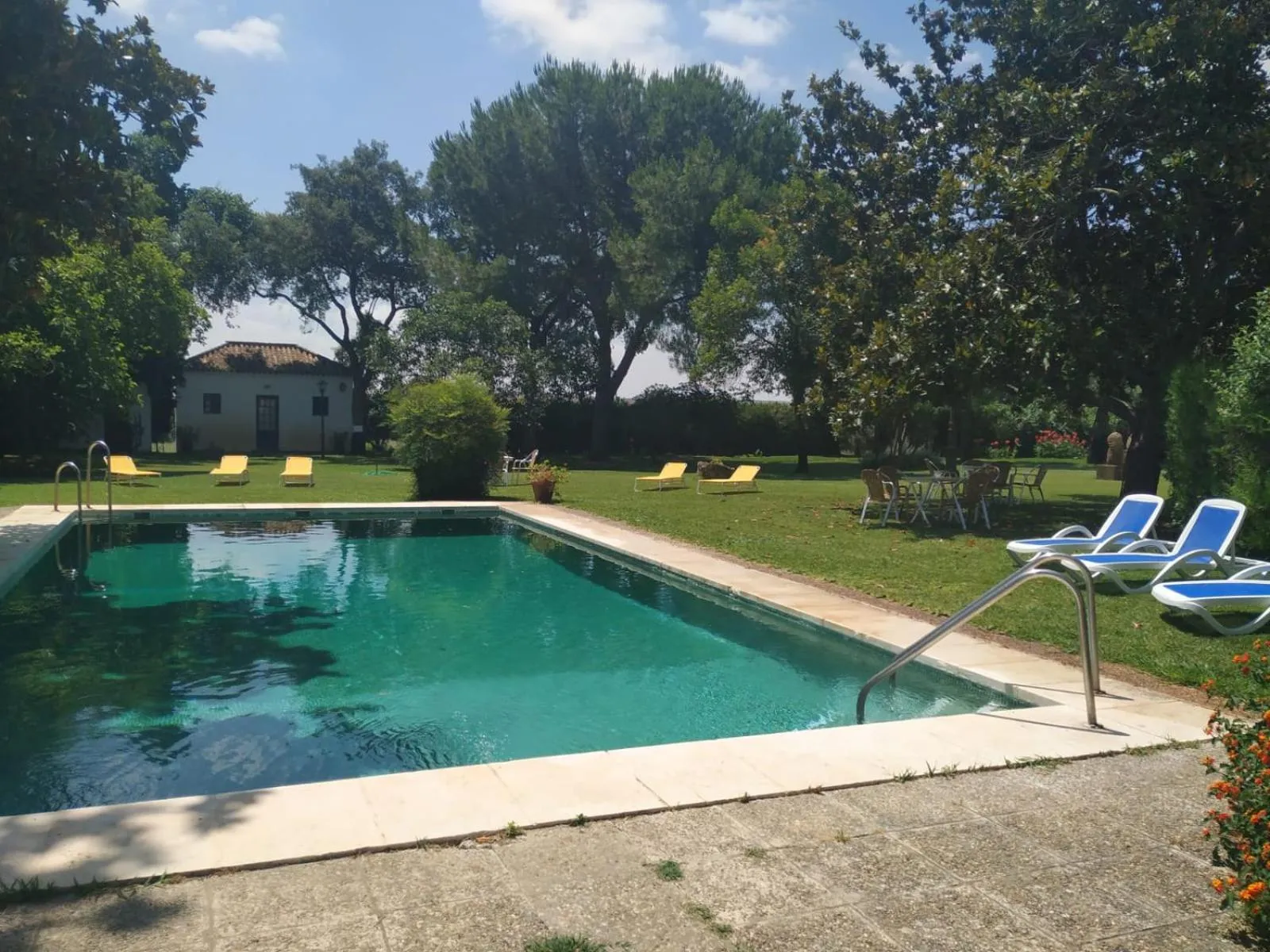 Swimming pool in Hotel Cortijo El Esparragal