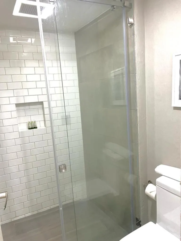 Shower in La Casona Que Encanta antes The Andy Hotel