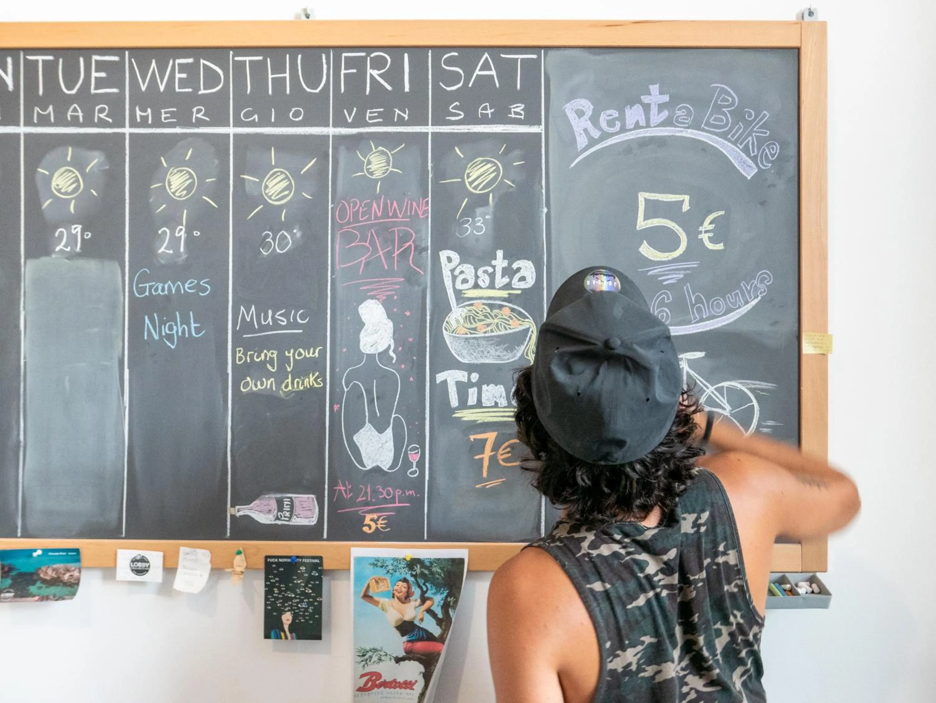 Staff in Lobby Collective Hostel - Lecce