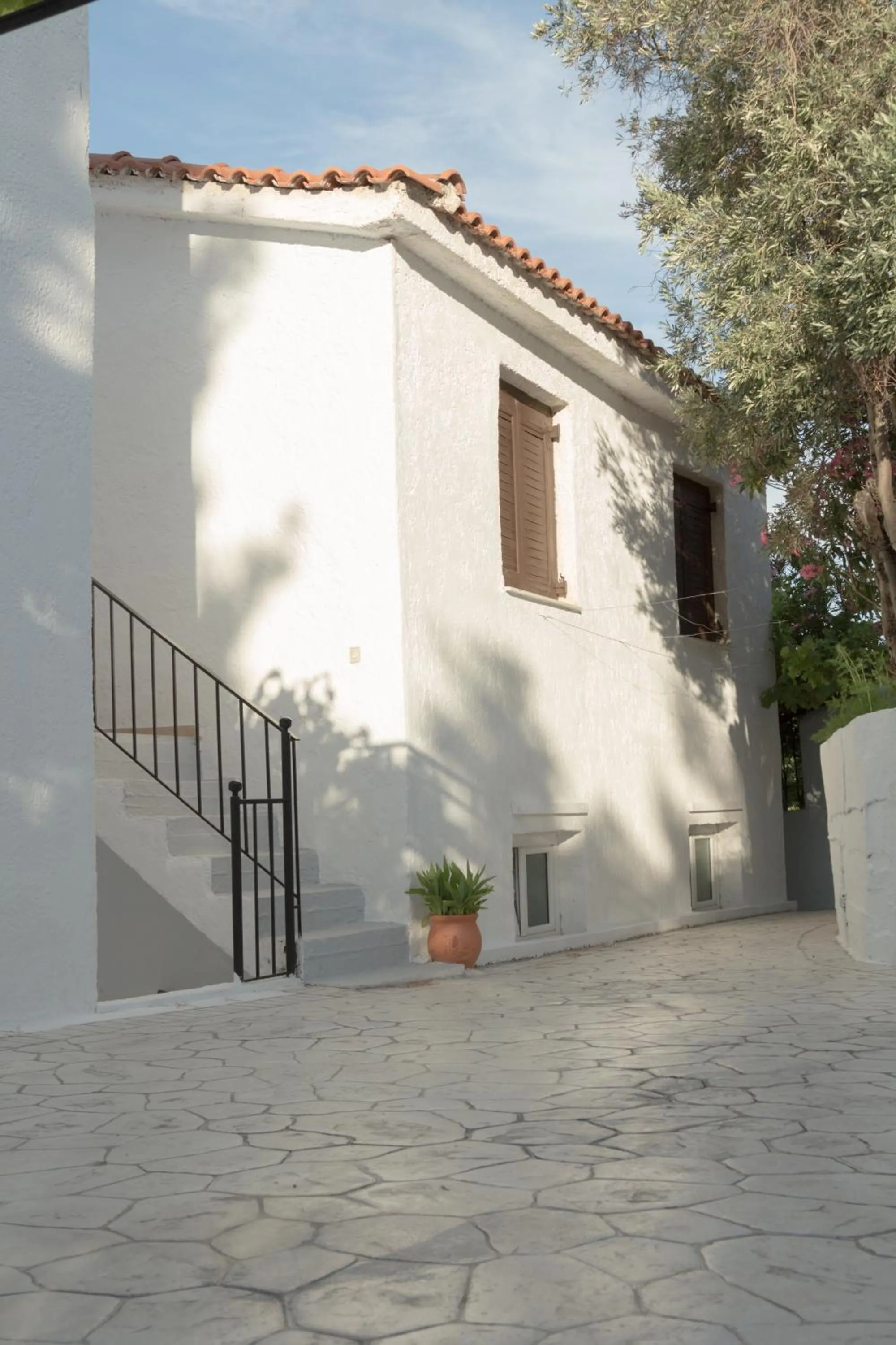 Property building in Villa Elpiniki