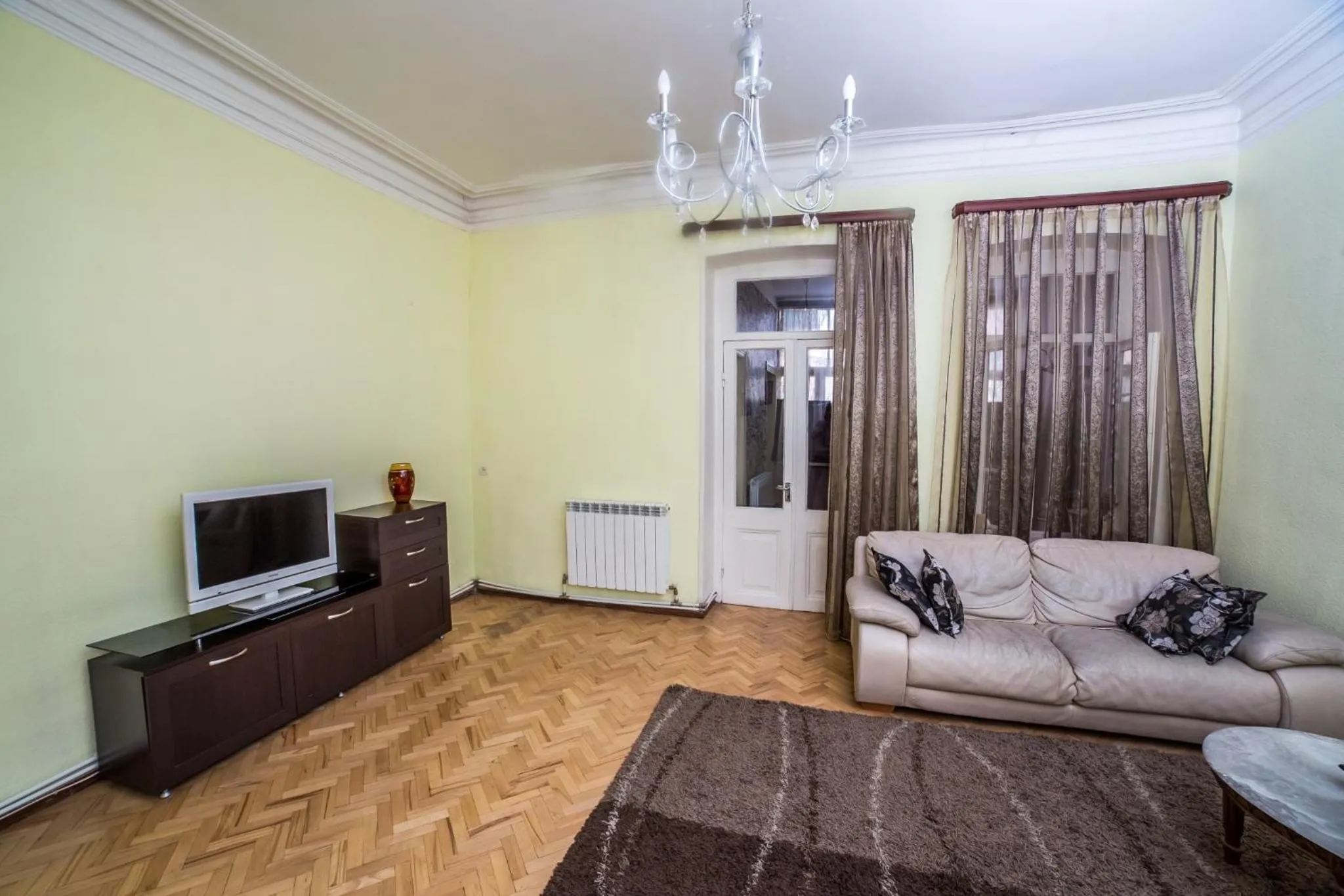 TV and multimedia in Gold District Apartment